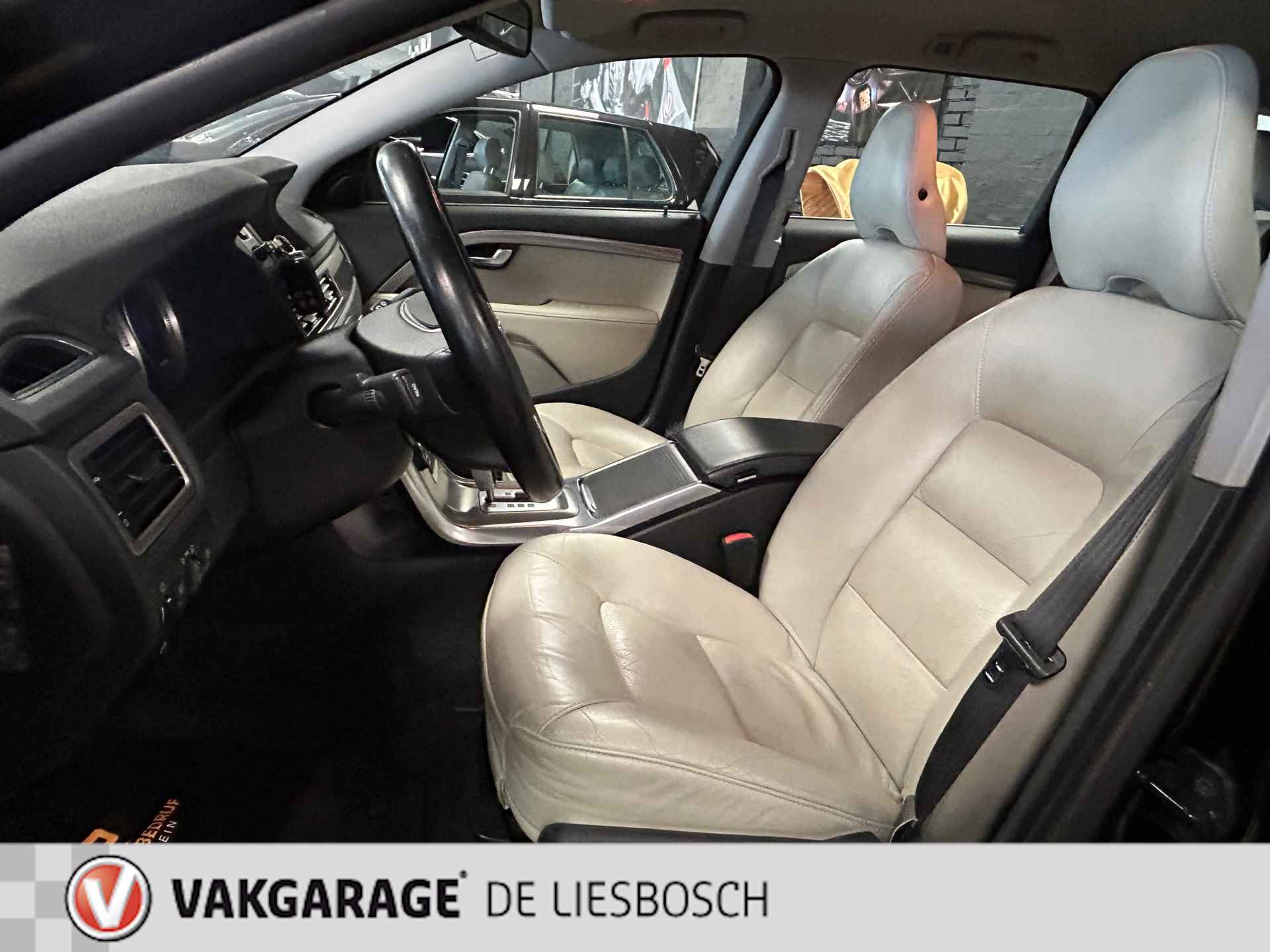 Volvo V70 1.6 T4 Limited Edition / Automaat / Leder /Stoel verwarming / trekhaak - 13/28