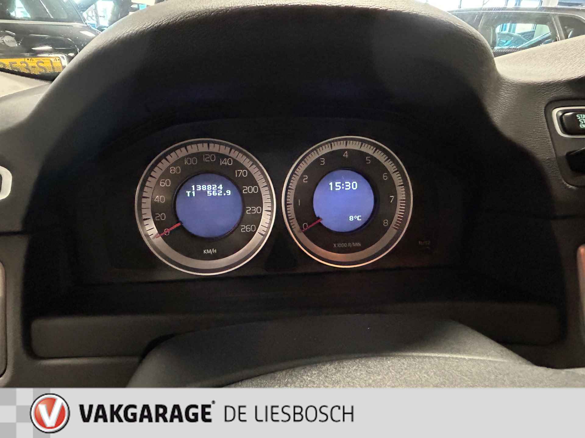 Volvo V70 1.6 T4 Limited Edition / Automaat / Leder /Stoel verwarming / trekhaak - 14/28