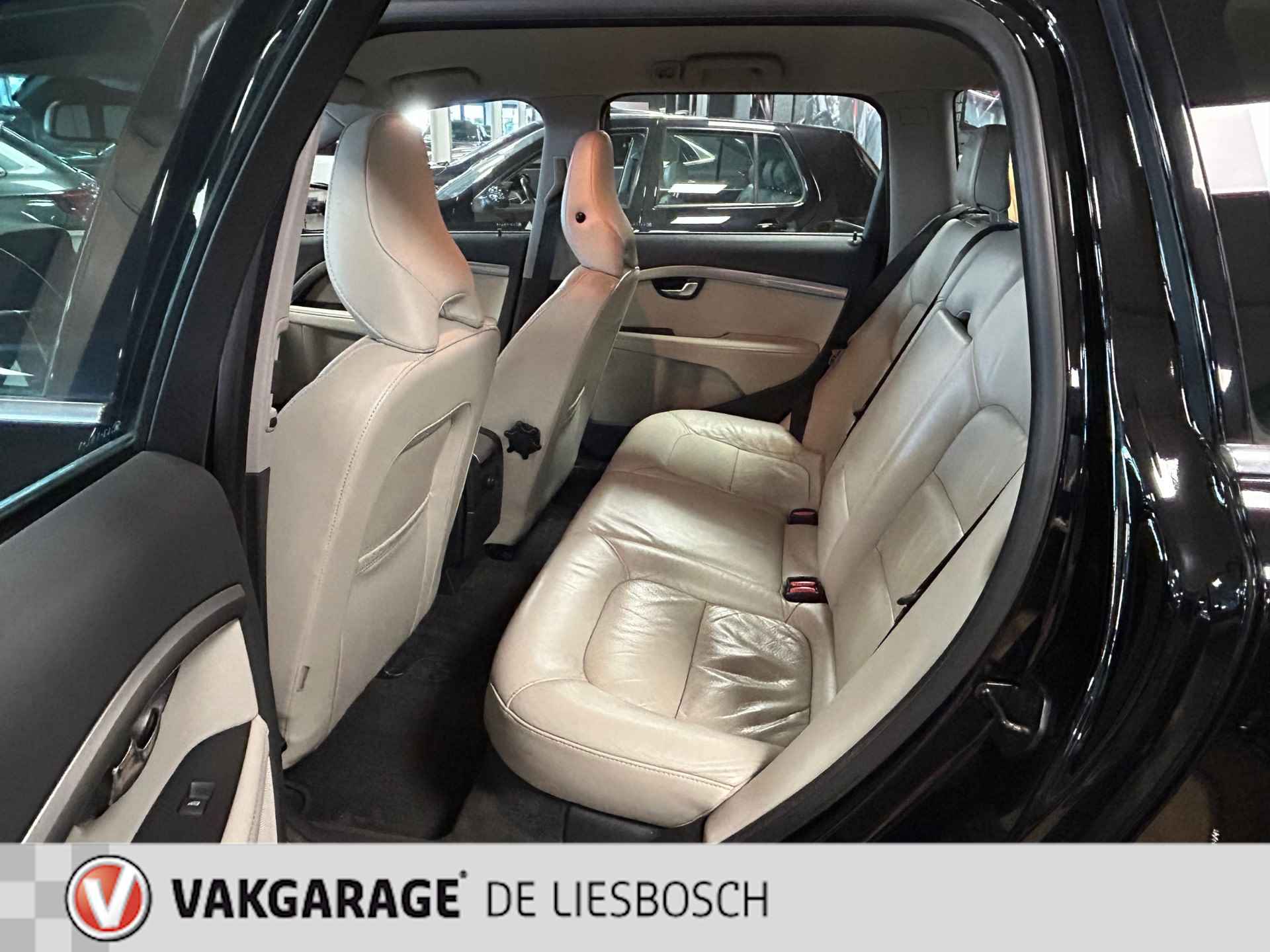 Volvo V70 1.6 T4 Limited Edition / Automaat / Leder /Stoel verwarming / trekhaak - 19/28