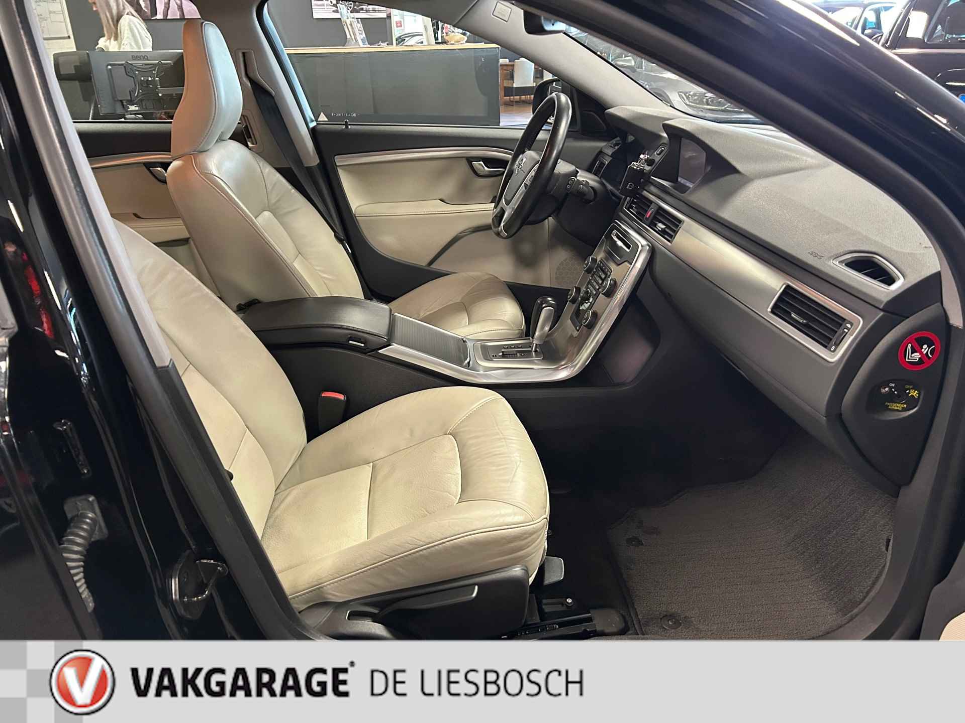 Volvo V70 1.6 T4 Limited Edition / Automaat / Leder /Stoel verwarming / trekhaak - 22/28