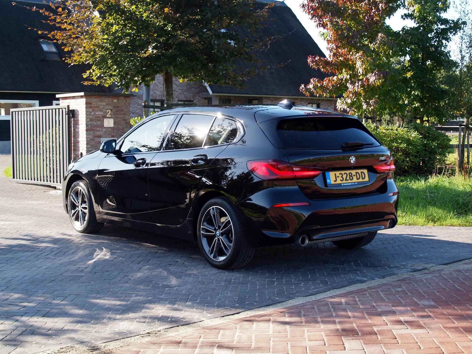 BMW 1-serie 118i Executive Edition | Harman Kardon | Apple Carplay | Cruise Control | LED | - 8/33