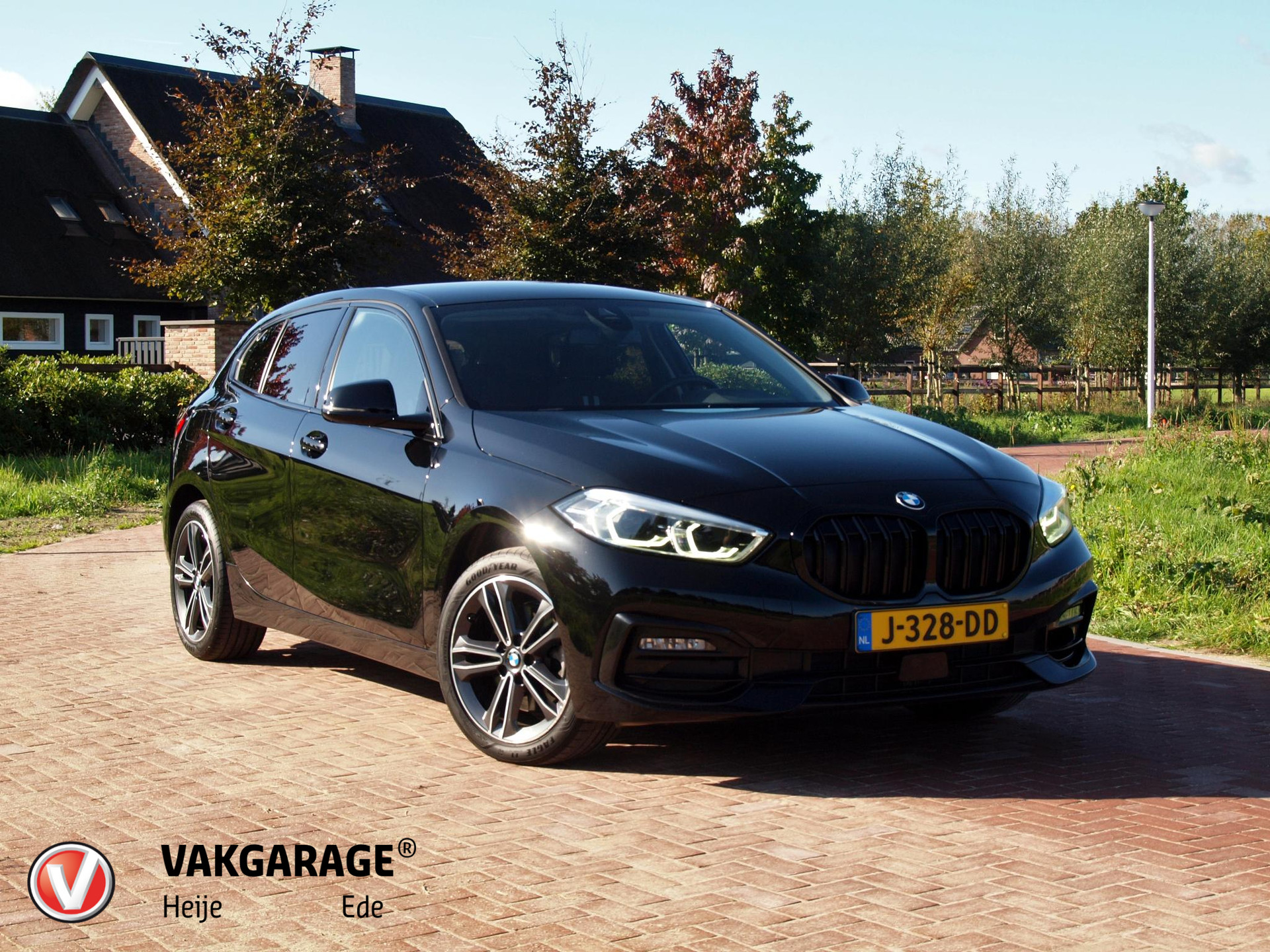 BMW 1-serie 118i Executive Edition | Harman Kardon | Apple Carplay | Cruise Control | LED |