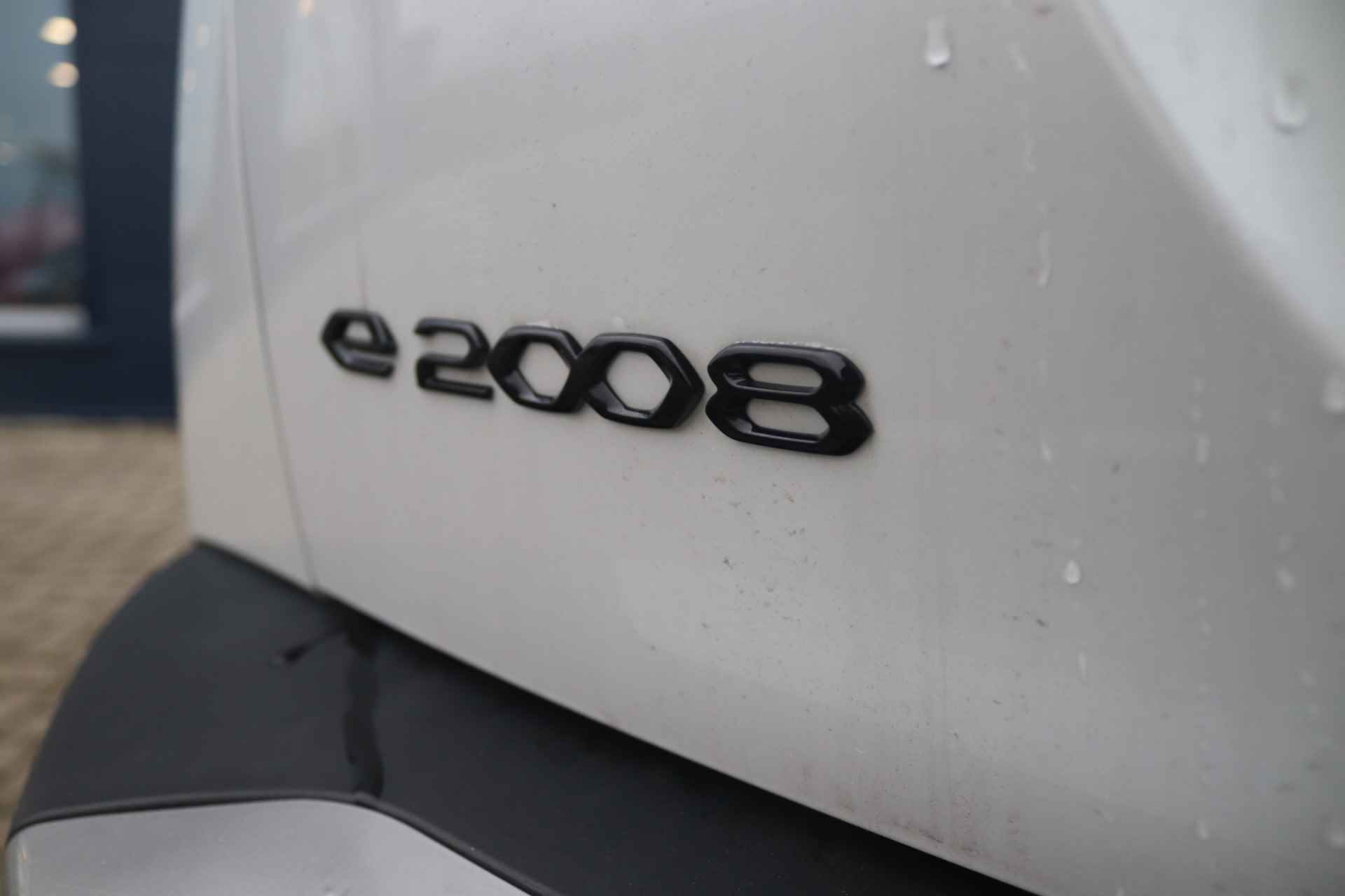 Peugeot e-2008 SUV EV 50kWh Blue Lease Allure 100% Elektrisch Navigatie, Climate control, Parkeerhulp achter, Blackpack Navigatie, Climate control, Parkeerhulp achter, Blackpack, LMV, 3 Fase - 11/33