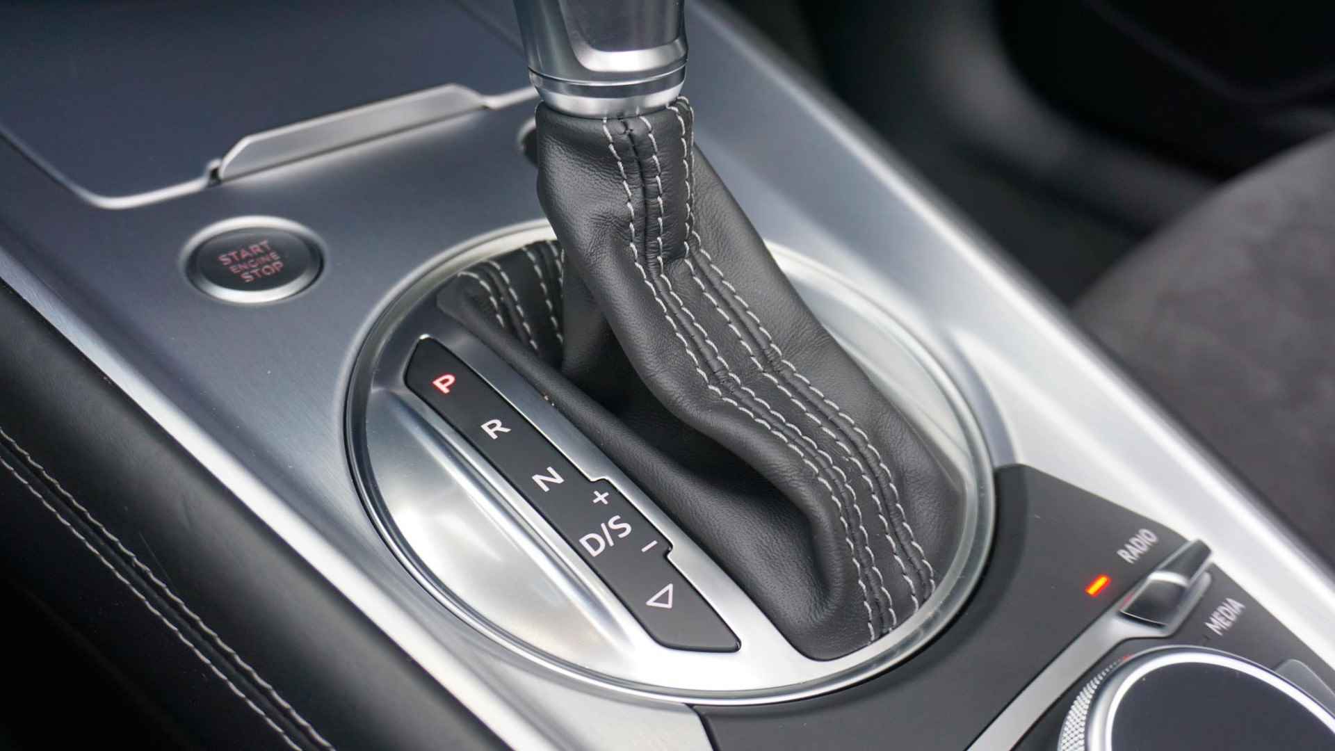 Audi TT Roadster 40 TFSI 197pk Pro Line S Competition Virtual 20inch Keyless LM LED A-Spoiler Navi Alcantara/Leder Nekverwarming Nano Grey! *keurig exemplaar* 59867km! - 24/63