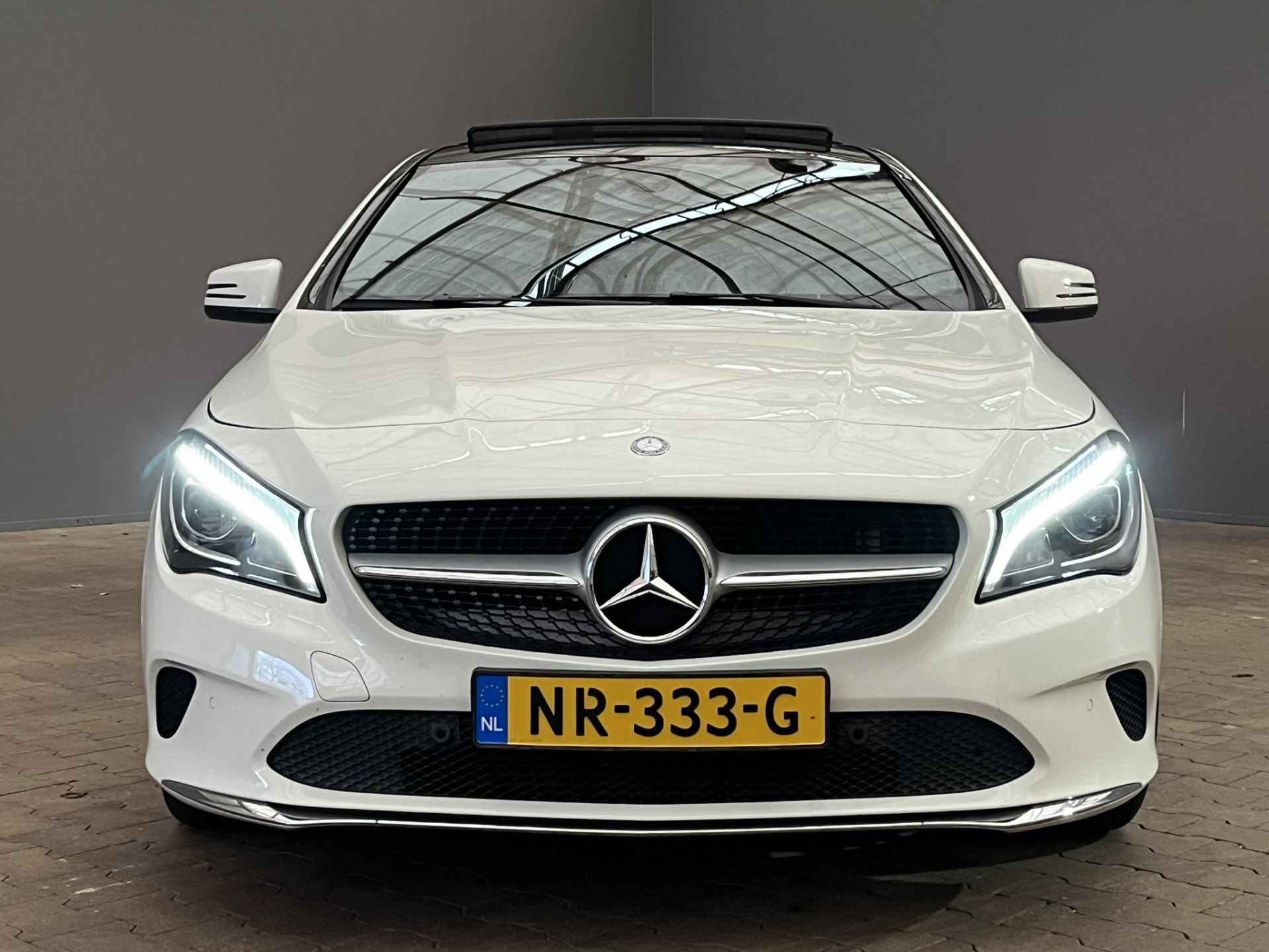 Mercedes-Benz CLA-Klasse Shooting Brake 180 Automaat | Panorama Dak | Parkeersensoren | 18" Lichtmetaal | Bluetooth | Leder/Stof - 15/42