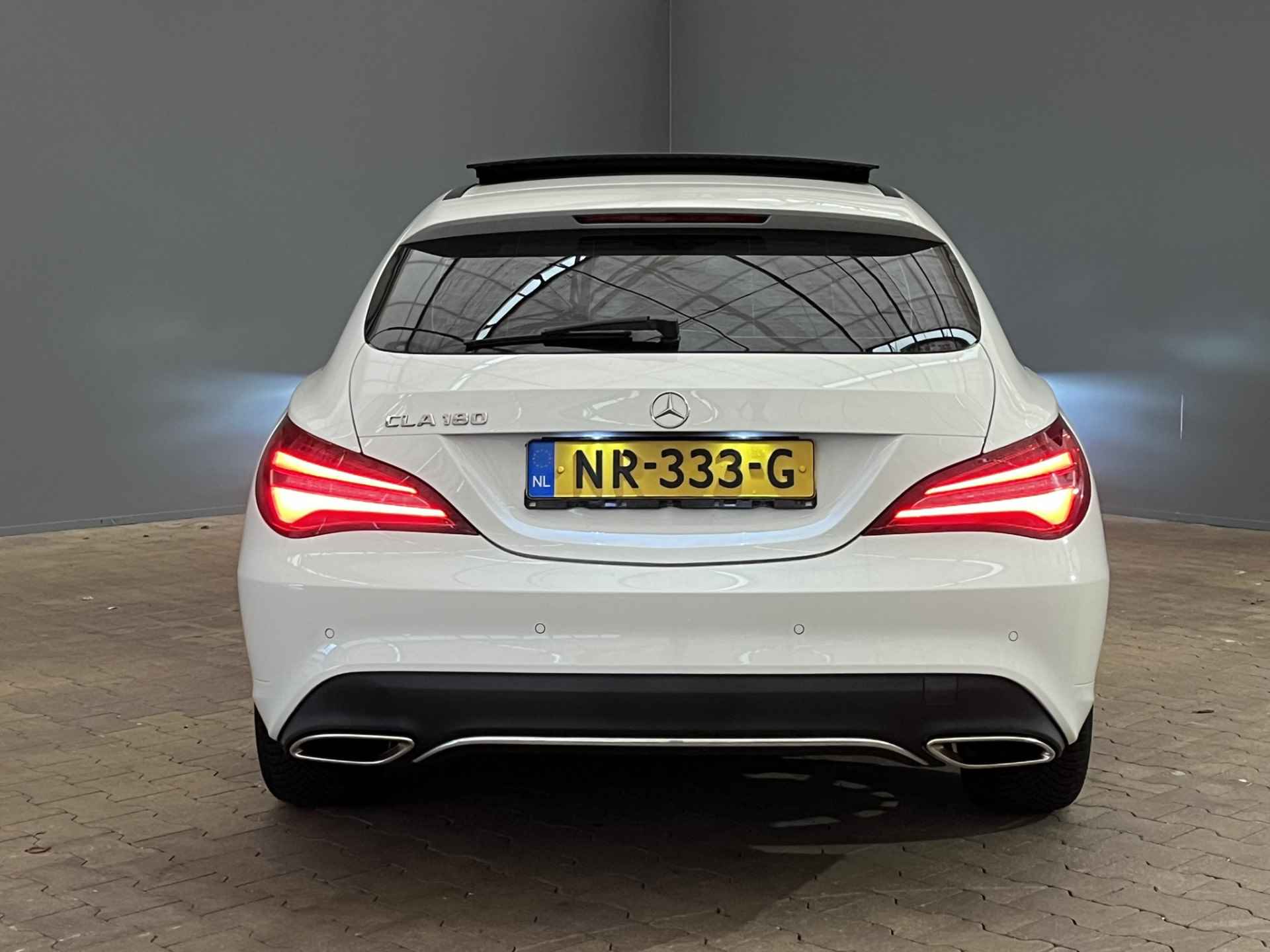 Mercedes-Benz CLA-Klasse Shooting Brake 180 Automaat | Panorama Dak | Parkeersensoren | 18" Lichtmetaal | Bluetooth | Leder/Stof - 21/42