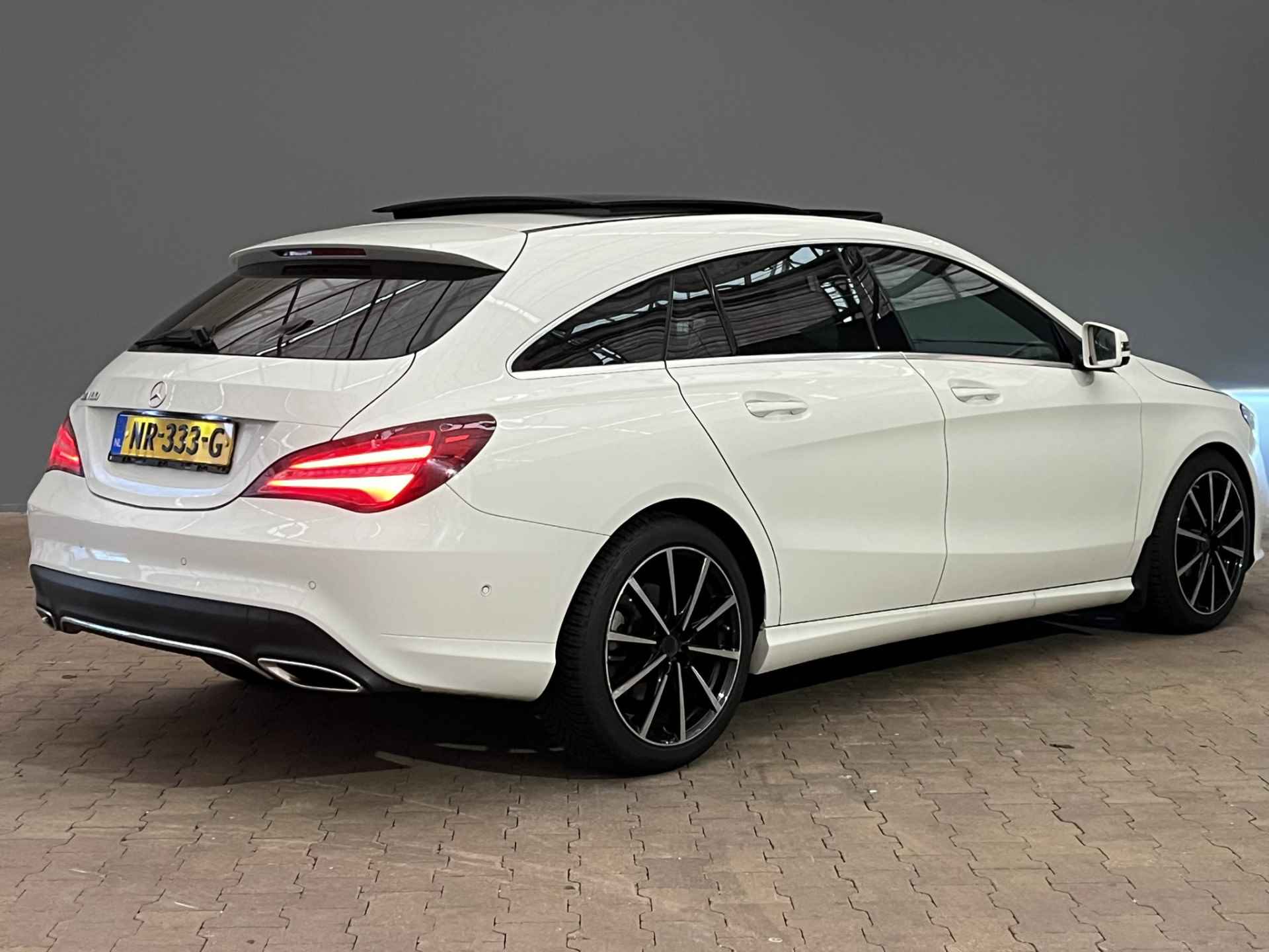 Mercedes-Benz CLA-Klasse Shooting Brake 180 Automaat | Panorama Dak | Parkeersensoren | 18" Lichtmetaal | Bluetooth | Leder/Stof - 23/42