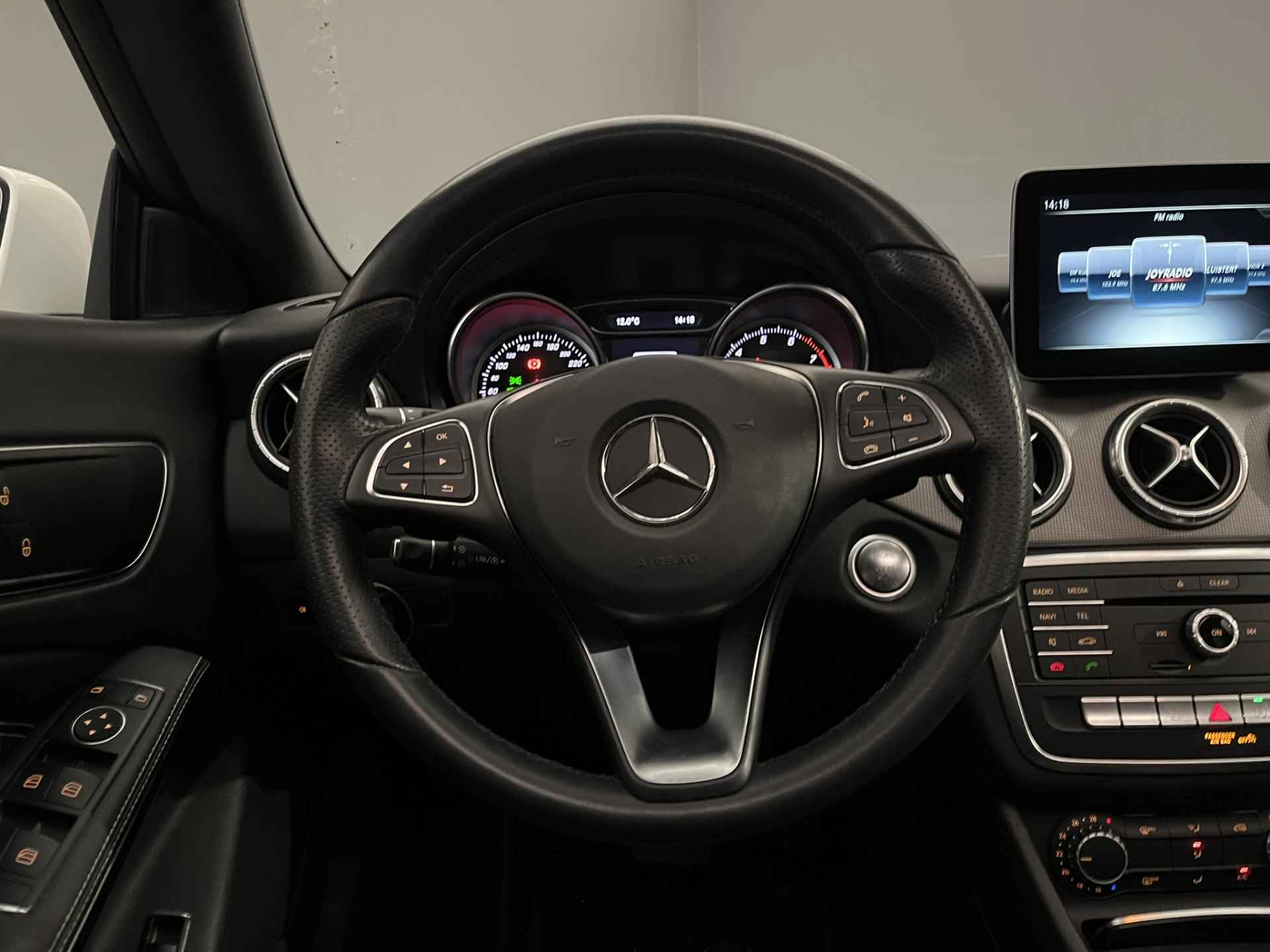 Mercedes-Benz CLA-Klasse Shooting Brake 180 Automaat | Panorama Dak | Parkeersensoren | 18" Lichtmetaal | Bluetooth | Leder/Stof - 29/42