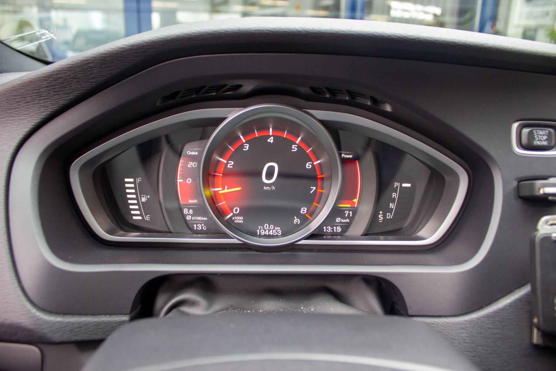 Volvo V40 2.0 T4 Automaat Business Sport | Prijs rijklaar incl. 12 mnd garantie | Stoelverwarming Navi 19"Lmv Ledverlichting - 23/36