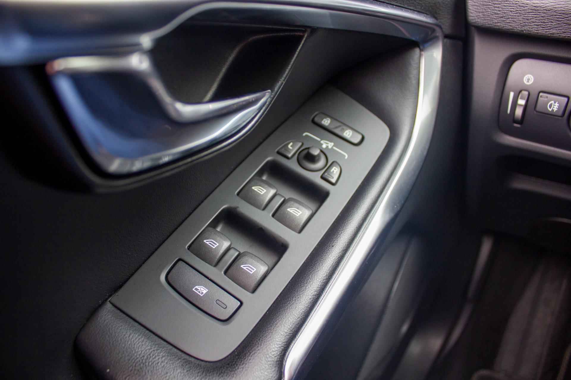 Volvo V40 2.0 T4 Automaat Business Sport | Prijs rijklaar incl. 12 mnd garantie | Stoelverwarming Navi 19"Lmv Ledverlichting - 27/36