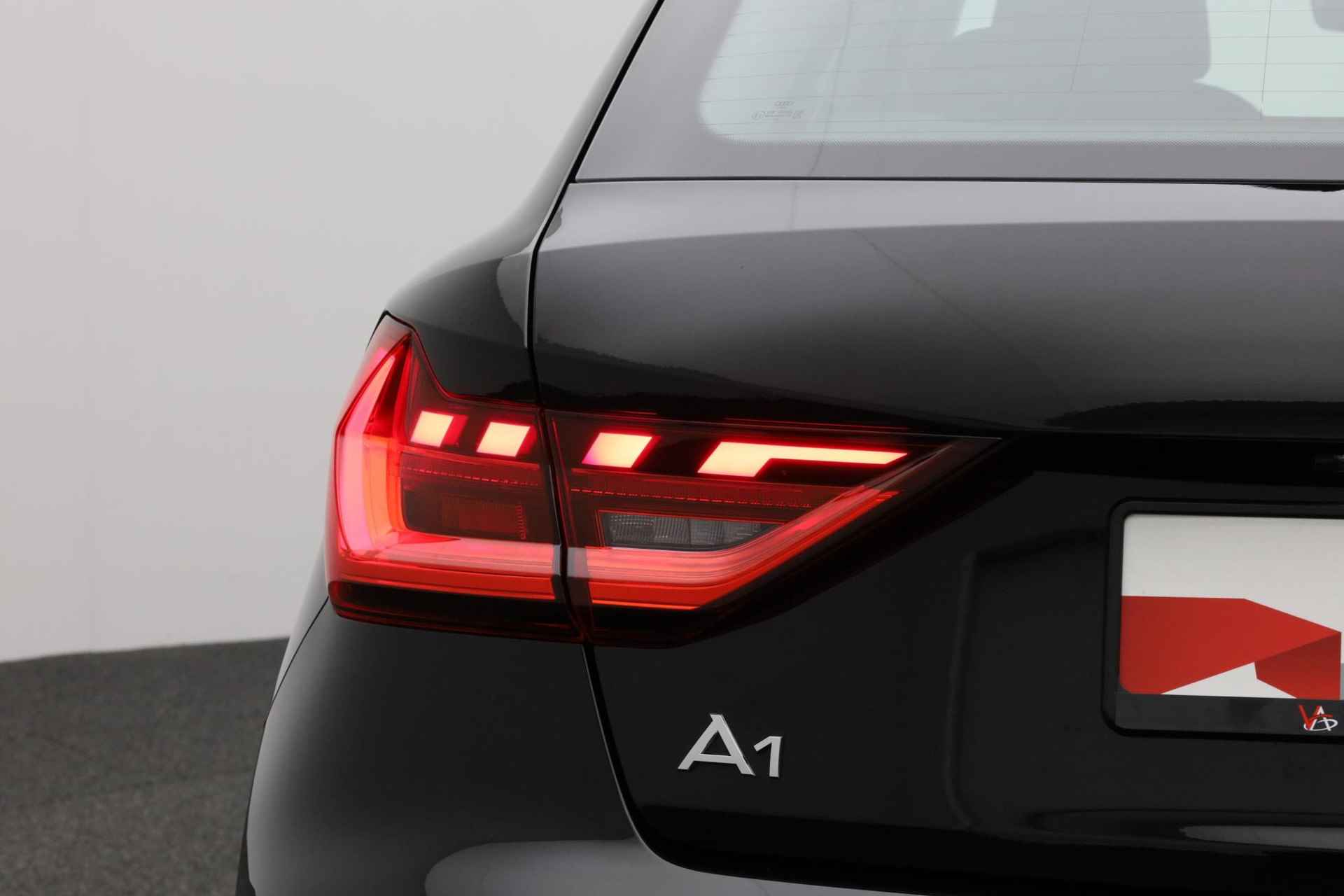 Audi A1 Sportback 30 TFSI 110PK S-tronic Advanced edition / S-Line | Navi | Stoelverwarming | Parkeersensoren voor/achter | Lane Assist | 16 inch - 14/39