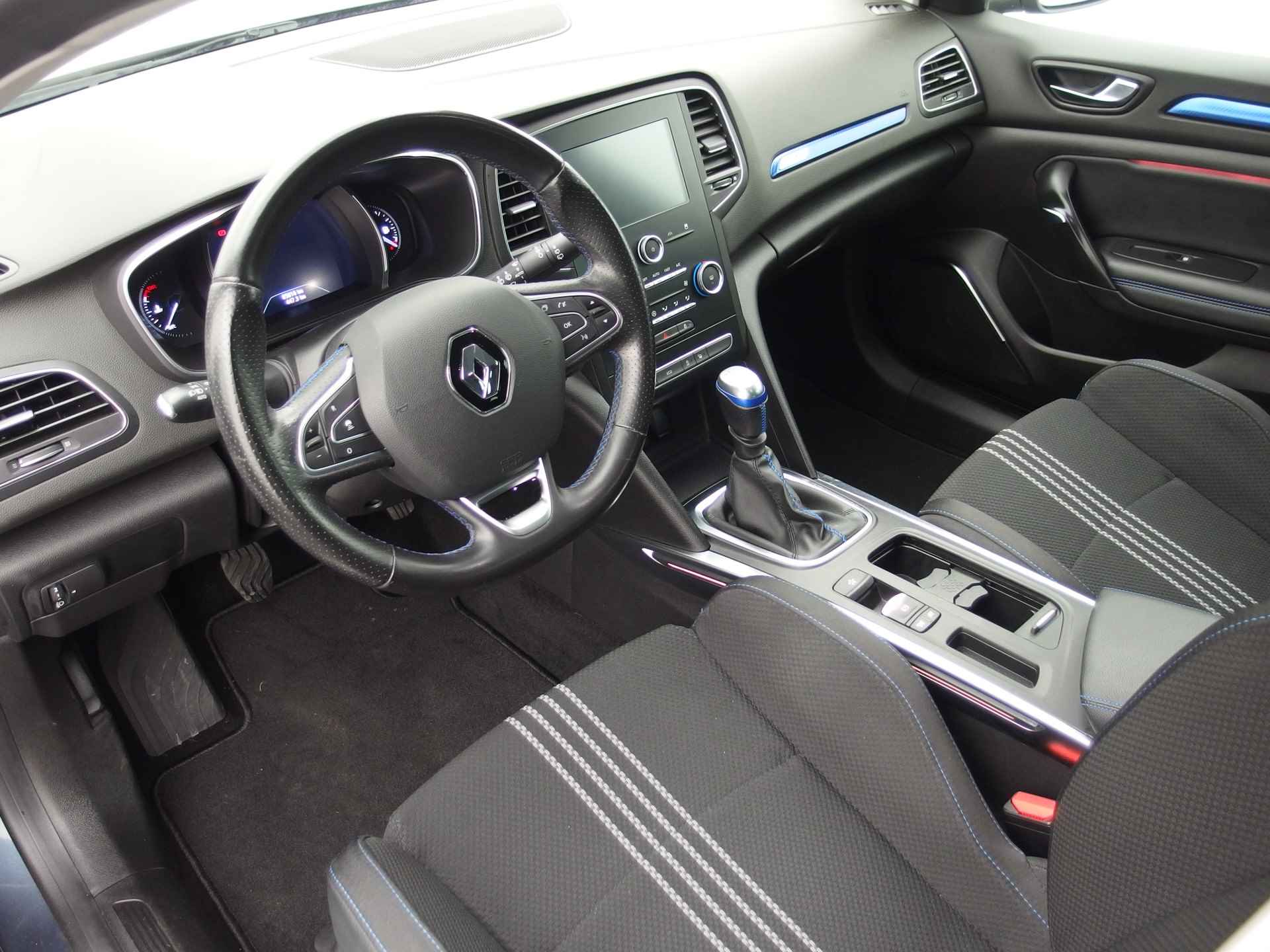 Renault Mégane Estate 1.3 TCe 140PK GT-Line FULL LED / CAMERA / DAB+ / KEYLESS / CARPLAY / CLIMA / PDC / NL-AUTO - 8/44