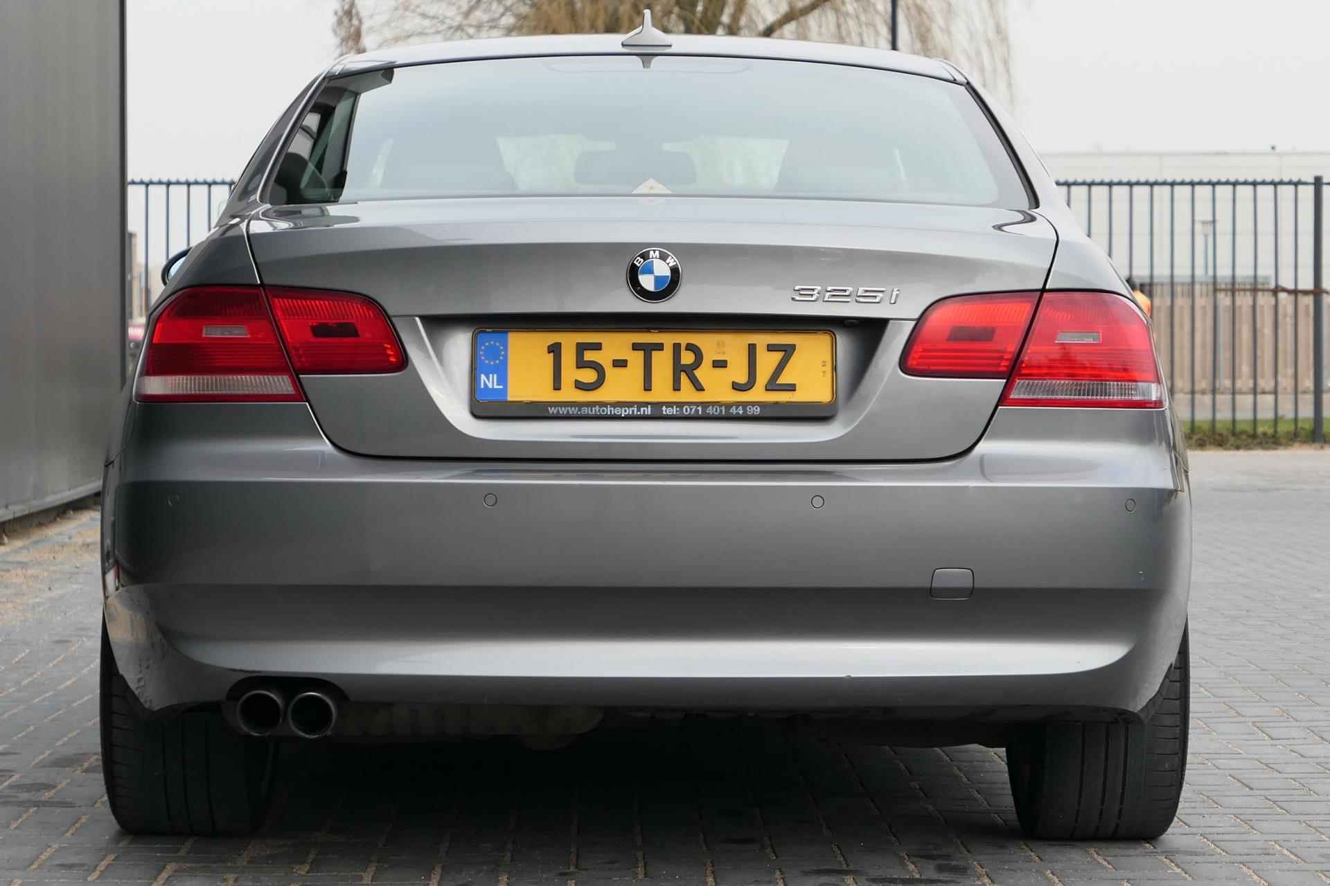 BMW 3-serie Coupé 325i High Executive NAP Navi Automaat Leder Sportstoelen Youngtimer - 17/27