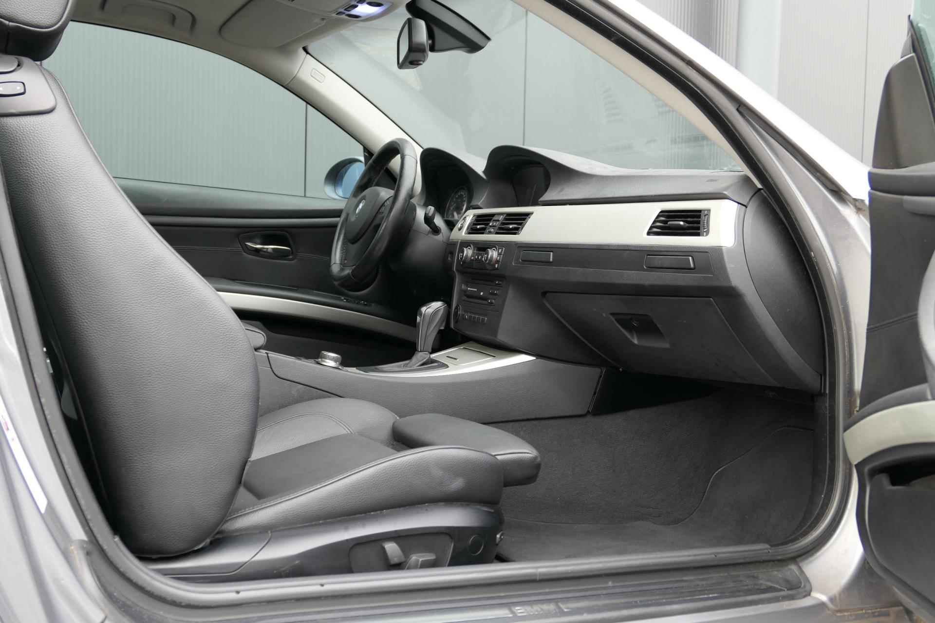 BMW 3-serie Coupé 325i High Executive NAP Navi Automaat Leder Sportstoelen Youngtimer - 23/27