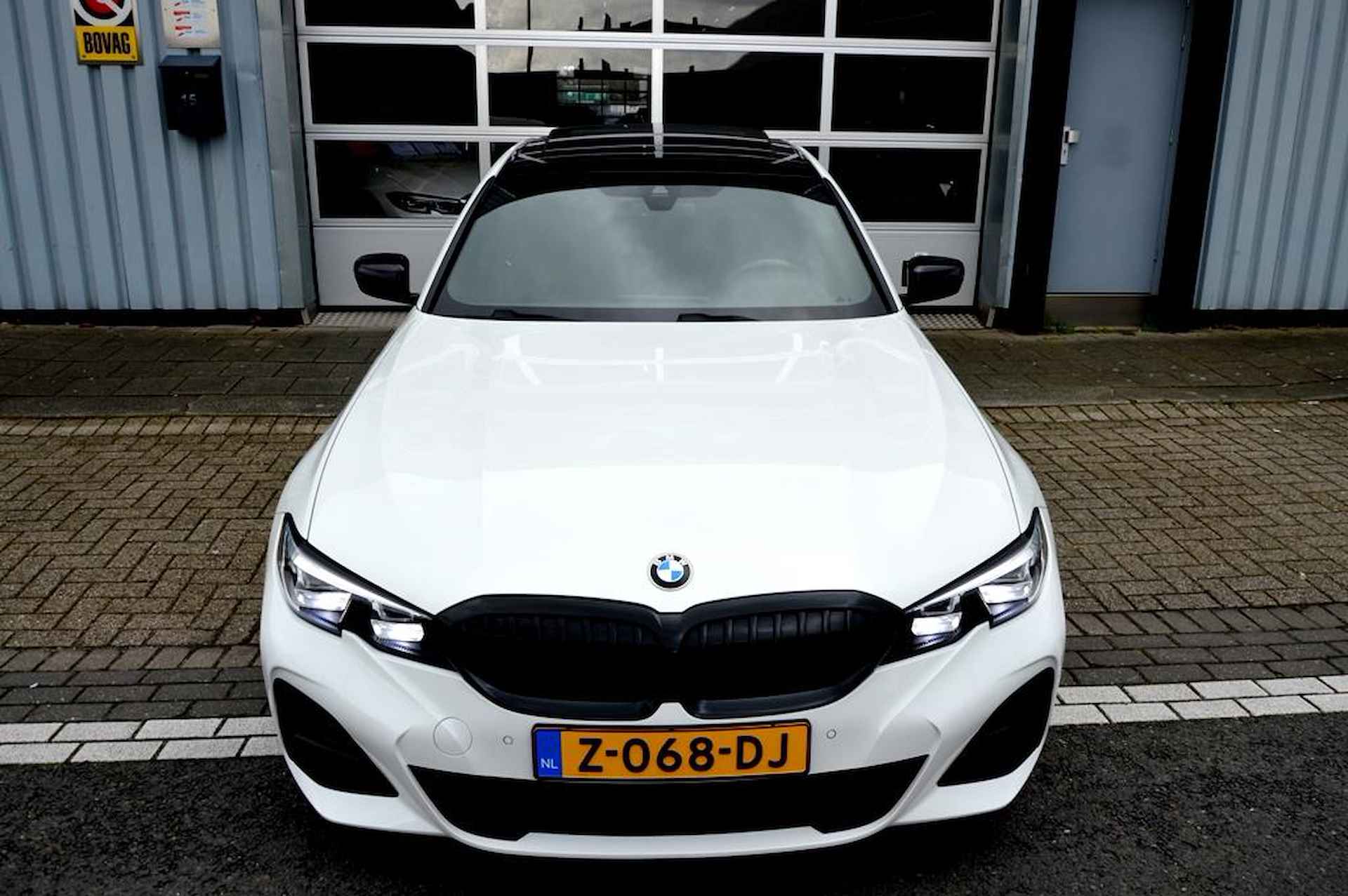 BMW 3-serie 330e M Sport White-Black LM18/PDC/LEER/NAVI/PANO - 6/66