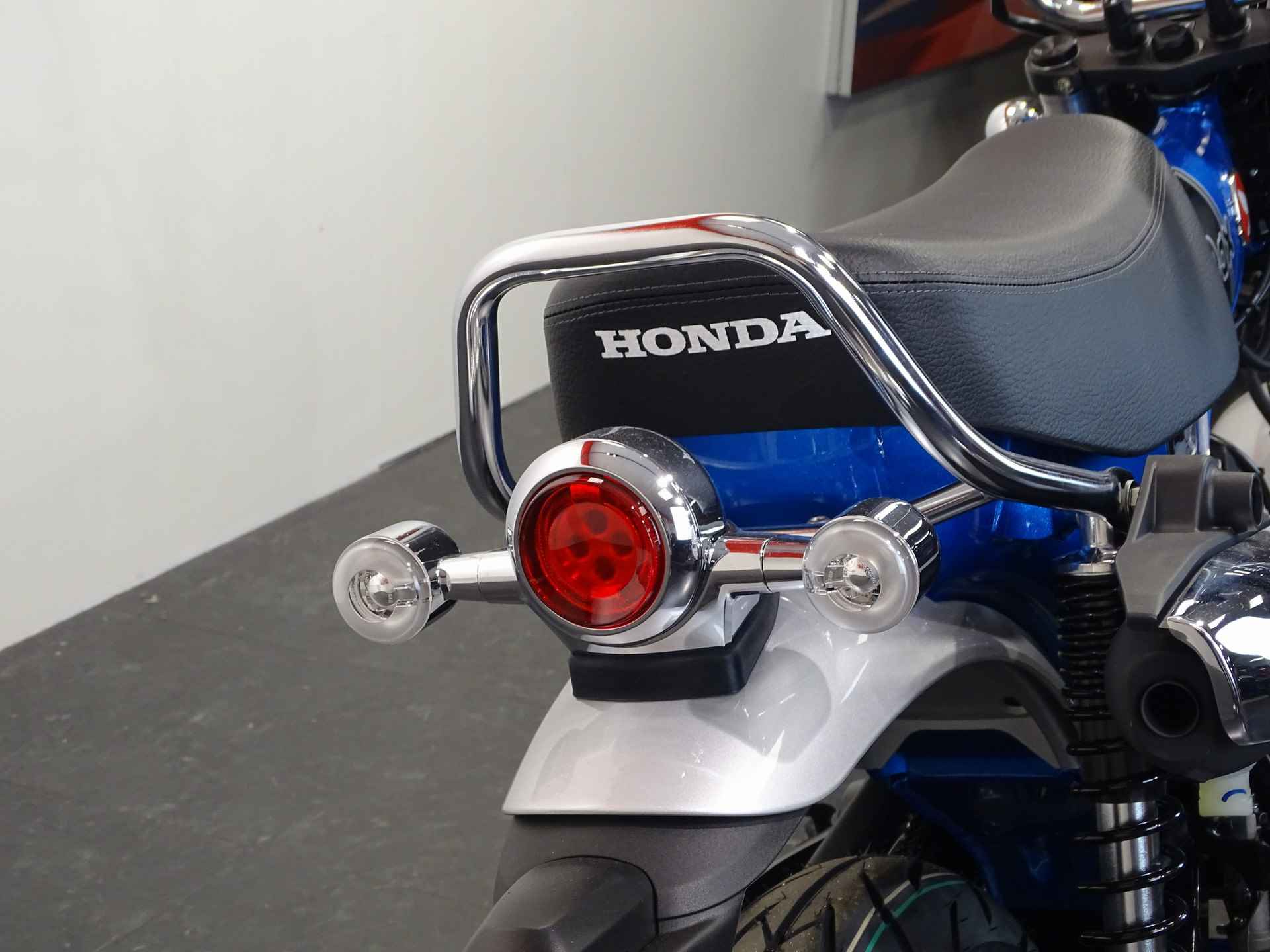 Honda DAX 125 - 8/13