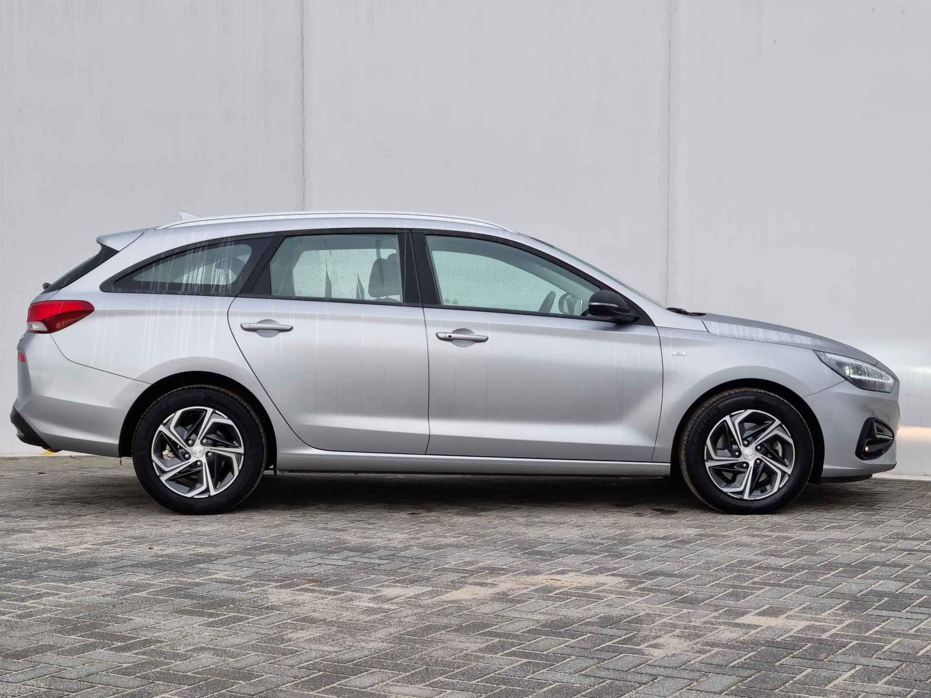 Hyundai i30 Wagon 1.0 T-GDi MHEV Comfort Smart Automaat / Private Lease Vanaf €629,- / Navigatie / Android Auto&Apple Carplay / Achteruitrijcamera / Climate Control / - 16/38