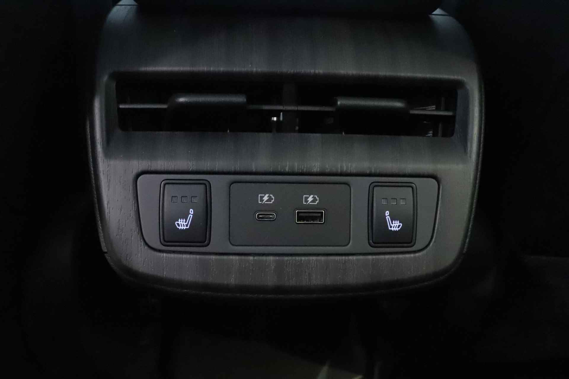 Nissan Ariya 91 kWh Evolve Clima Navi Open Dak 20"LMV Nappa Leder Stoelverw Adapt Cruise BleuTooth Apple Carplay LED PDC v+a 360 Camera 100% ELEKTRISCH - 14/27