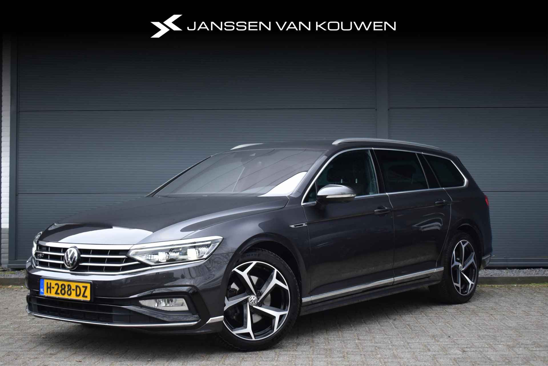 Volkswagen Passat Variant 1.5 TSI Elegance Business R AUT / Trekhaak / Stoelverwarming / LED / Camera