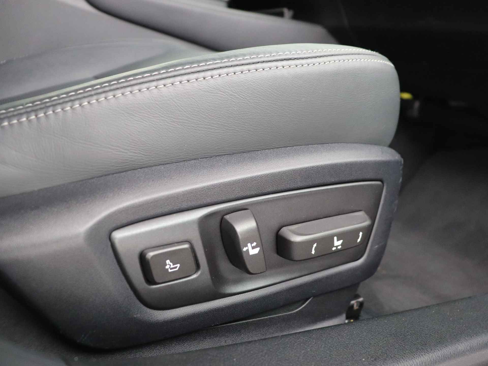 Lexus GS 450h 20th Anniversary | Premium Navigatie | Stoelverwarming en -ventilatie | Leder | - 31/42