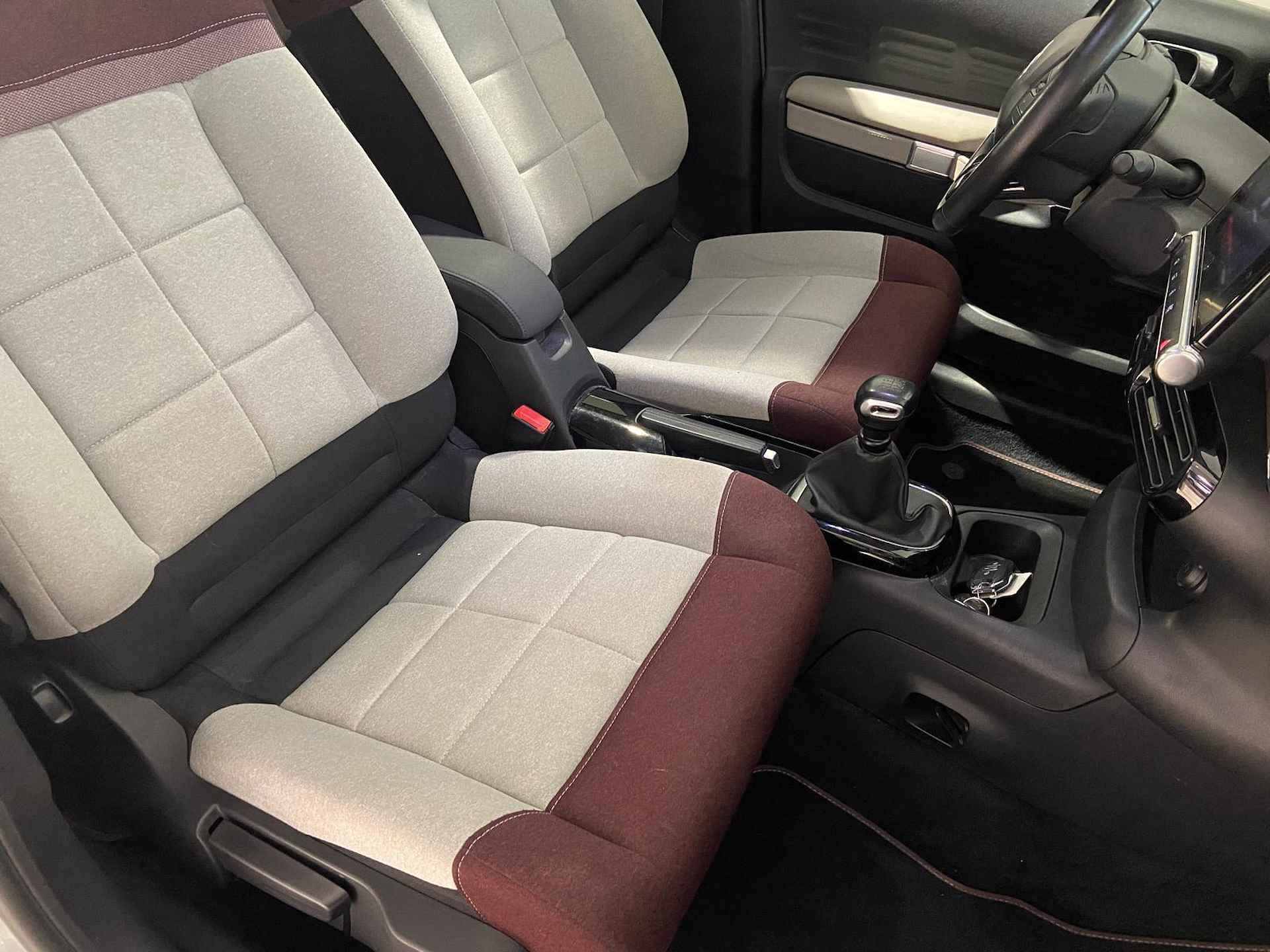 Citroen C4 Cactus 1.2 PureTech Shine Panodak | comfort seats | camera - 12/23