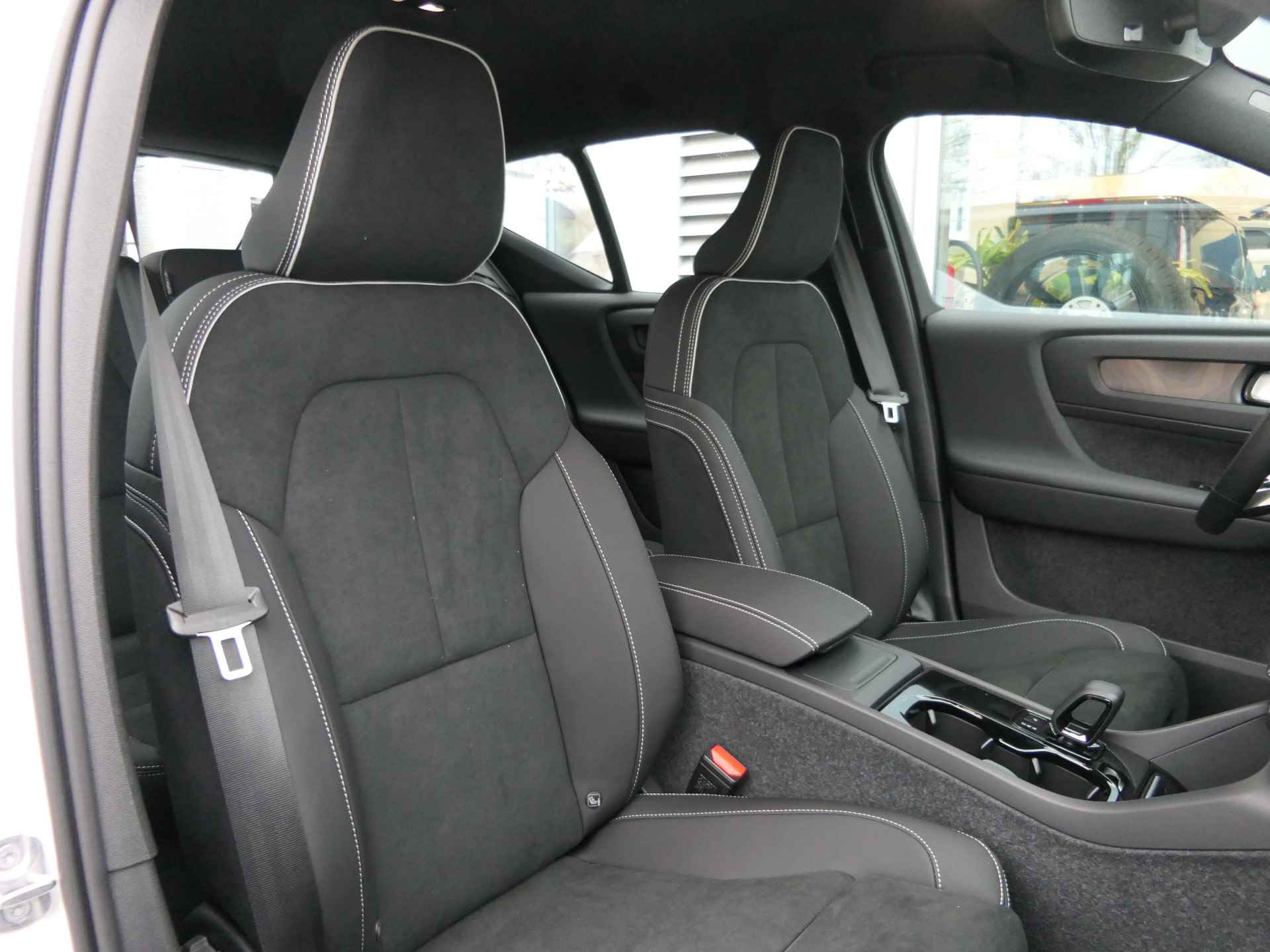 Volvo XC40 Single Motor Extended Range Plus 82 kWh | Luxe Bekleding | CarPlay | Warmtepomp | Stoelverwarming | Adaptive Cruise | BLIS - 7/30