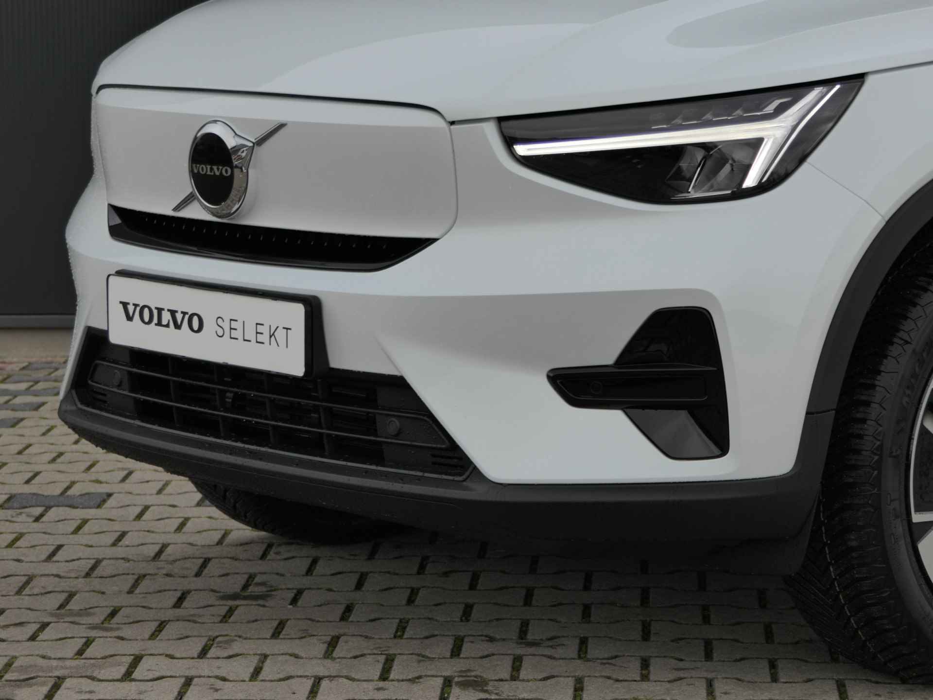 Volvo XC40 Single Motor Extended Range Plus 82 kWh | Luxe Bekleding | CarPlay | Warmtepomp | Stoelverwarming | Adaptive Cruise | BLIS - 10/30