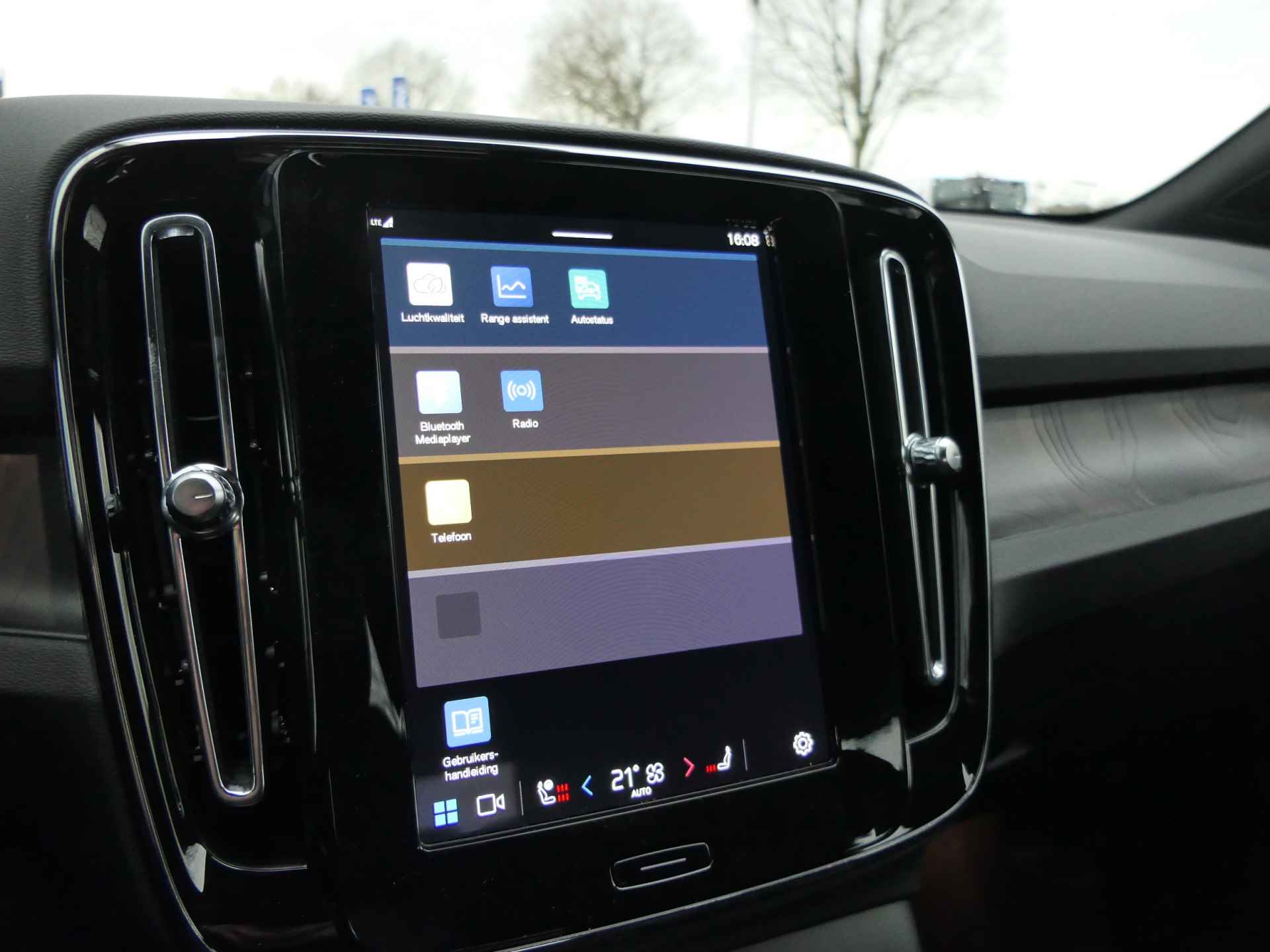 Volvo XC40 Single Motor Extended Range Plus 82 kWh | Luxe Bekleding | CarPlay | Warmtepomp | Stoelverwarming | Adaptive Cruise | BLIS - 21/30
