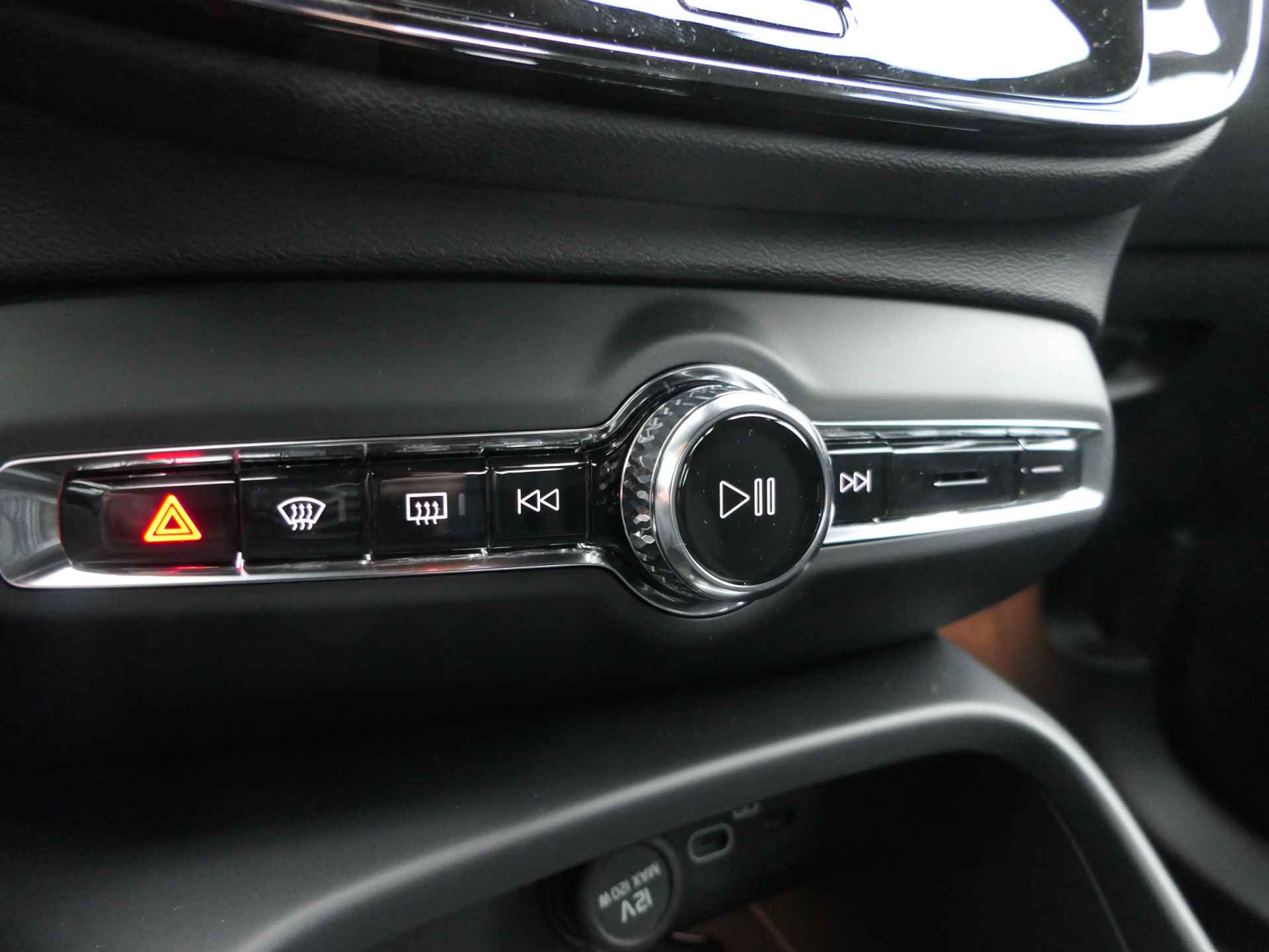 Volvo XC40 Single Motor Extended Range Plus 82 kWh | Luxe Bekleding | CarPlay | Warmtepomp | Stoelverwarming | Adaptive Cruise | BLIS - 27/30