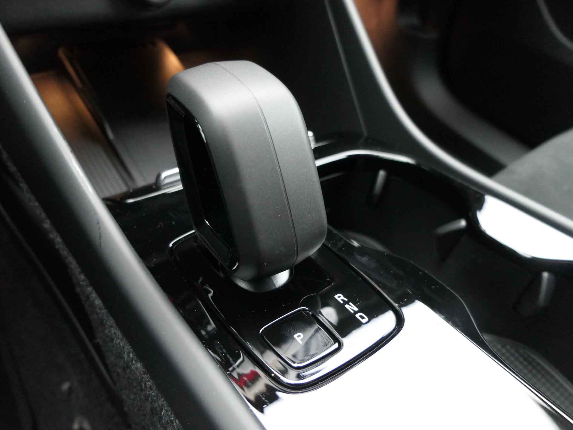 Volvo XC40 Single Motor Extended Range Plus 82 kWh | Luxe Bekleding | CarPlay | Warmtepomp | Stoelverwarming | Adaptive Cruise | BLIS - 28/30