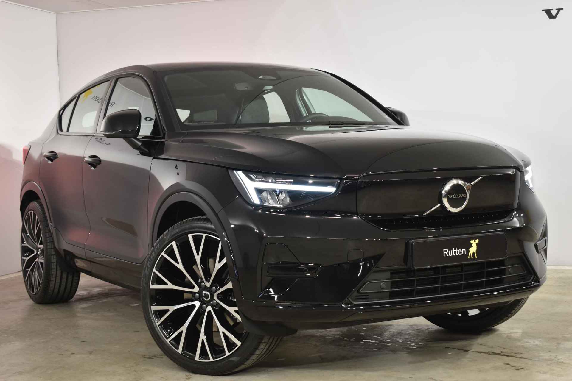 Volvo C40 Single Motor Extended Range Plus 82 kWh / Long Range / Nubuck bekleding / 22'' velgen!! / Kunststof delen in Onxy Black (UNIEK) - 3/43