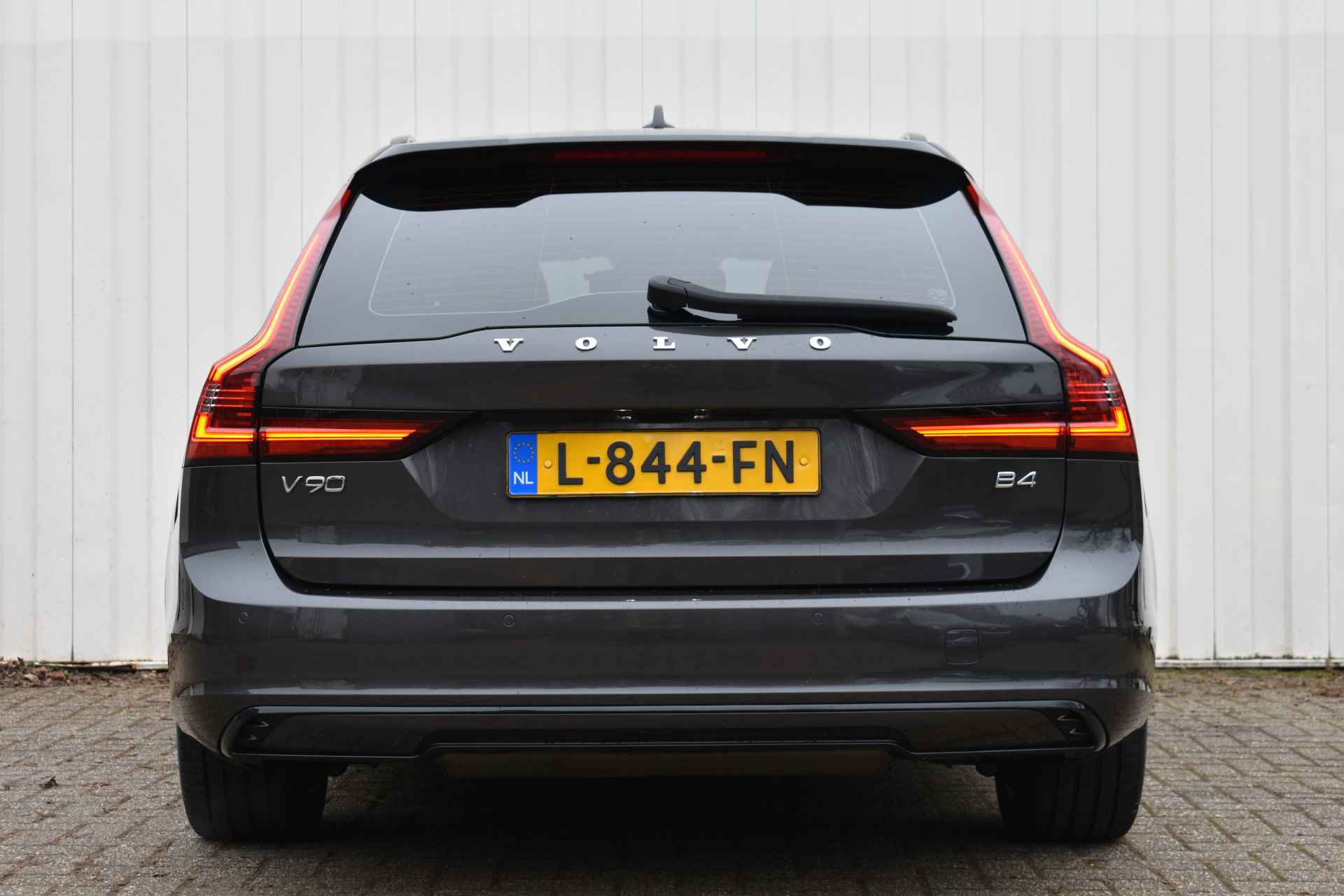 Volvo V90 B4 211PK Automaat Ultimate Dark | Panoramadak | Leder | ACC | Blis | Trekhaak | 360 camera | H&K | HUD | 19"LMV | - 32/41