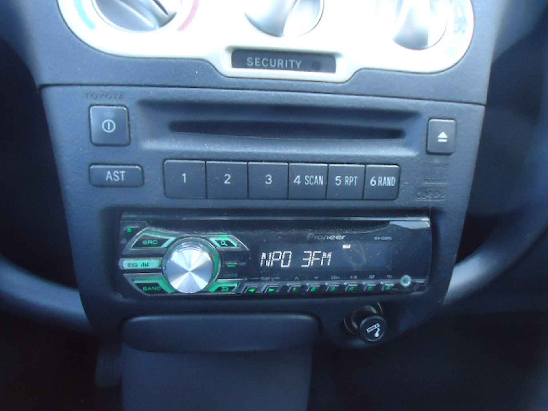 Toyota Yaris 1.3 VVT-i Sol Automaat airco - 17/20