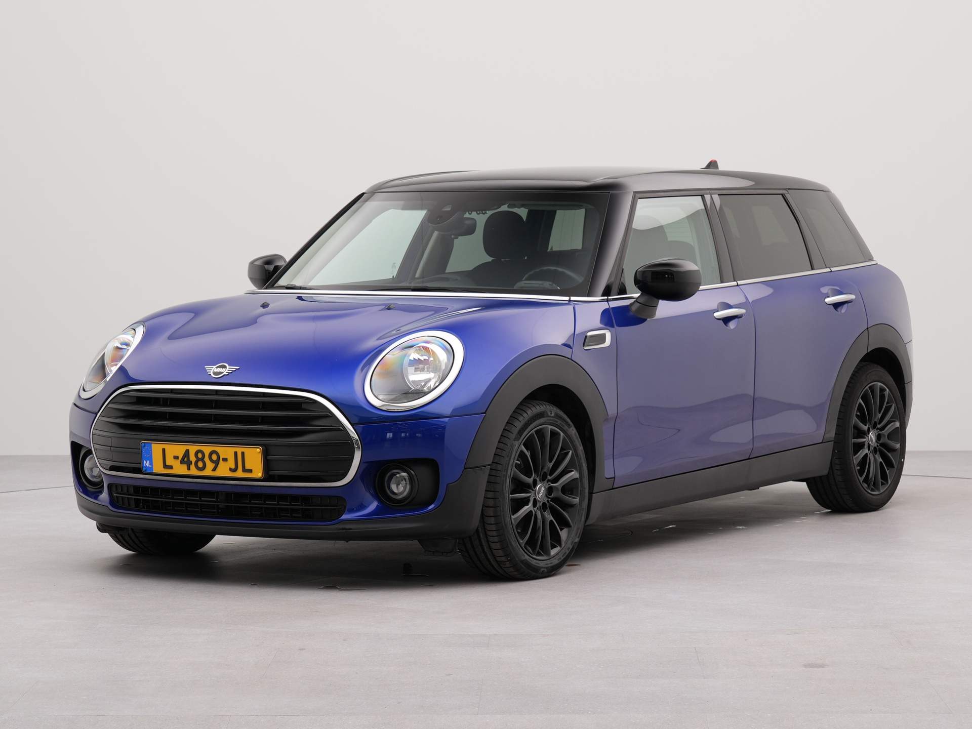 MINI Clubman 1.5 Cooper Business Edition | Navigatie | Airco | Bluetooth | Automaat | Extra getint glas | PDC |