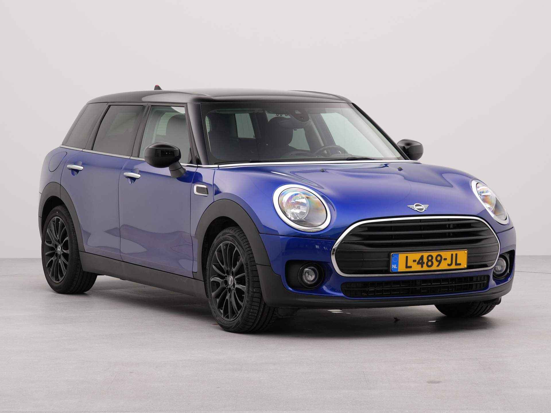 MINI Clubman 1.5 Cooper Business Edition | Navigatie | Airco | Bluetooth | Automaat | Extra getint glas | PDC | - 2/73