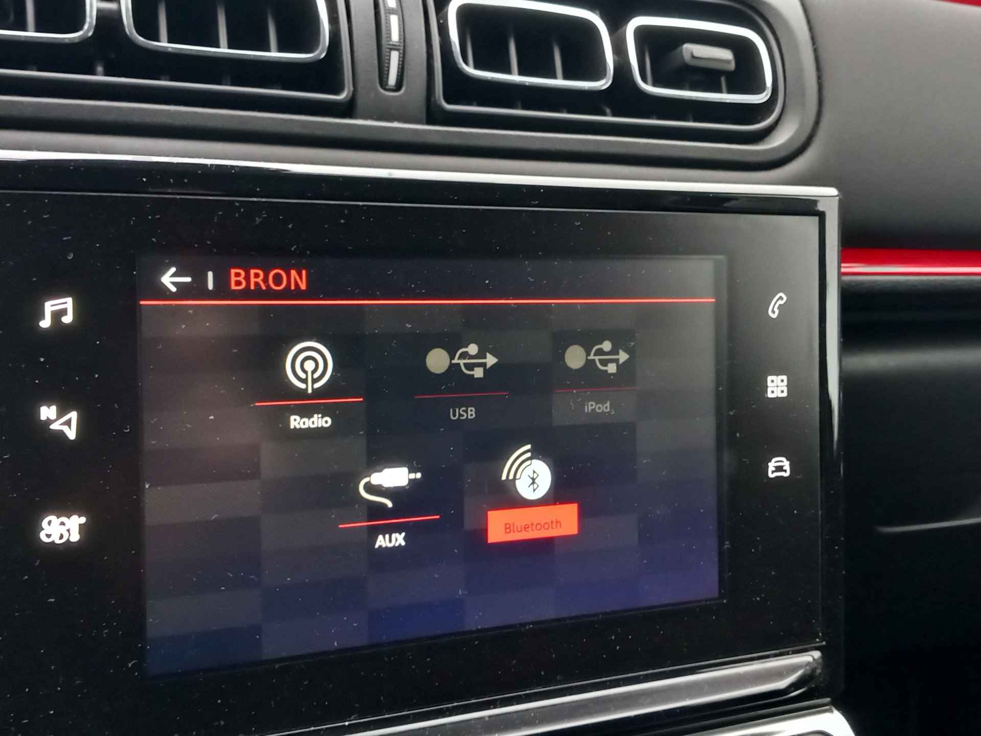 Citroën C3 1.2 PureTech Shine | Navigatie | Trekhaak | Verwarmbare voorstoelen | Climate control | - 7/24