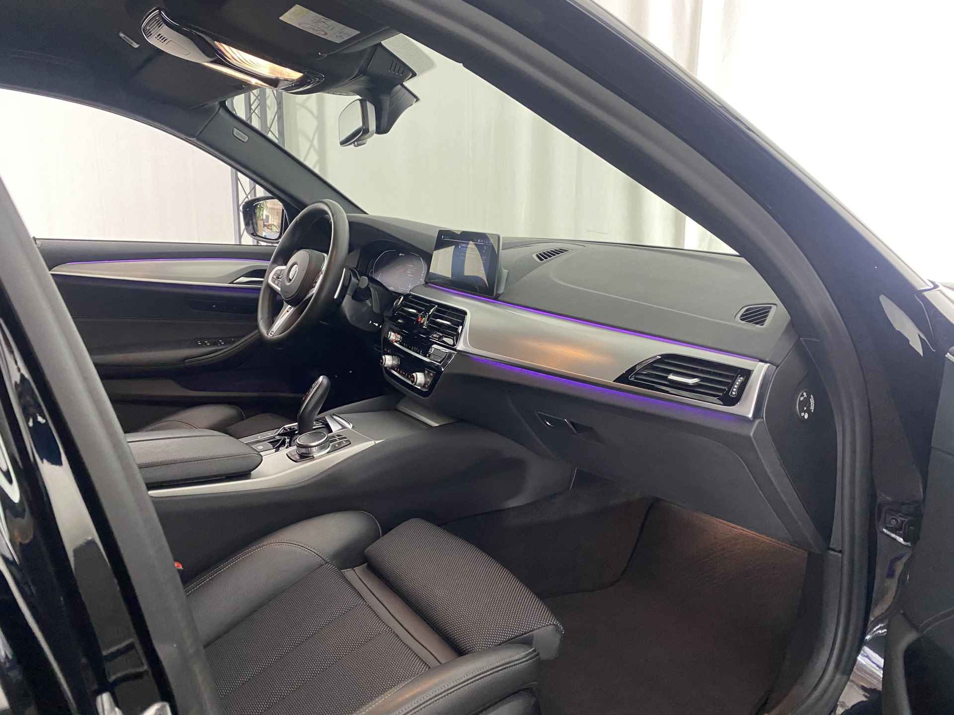 BMW 5 Serie 530e xDrive iPerformance M-Sport Automaat | Apple CarPlay | Navi | Elek. Stoelen met geheugen | Max 252 pk | - 9/50