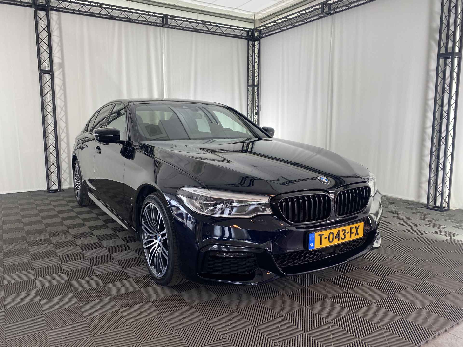 BMW 5 Serie 530e xDrive iPerformance M-Sport Automaat | Apple CarPlay | Navi | Elek. Stoelen met geheugen | Max 252 pk | - 27/50