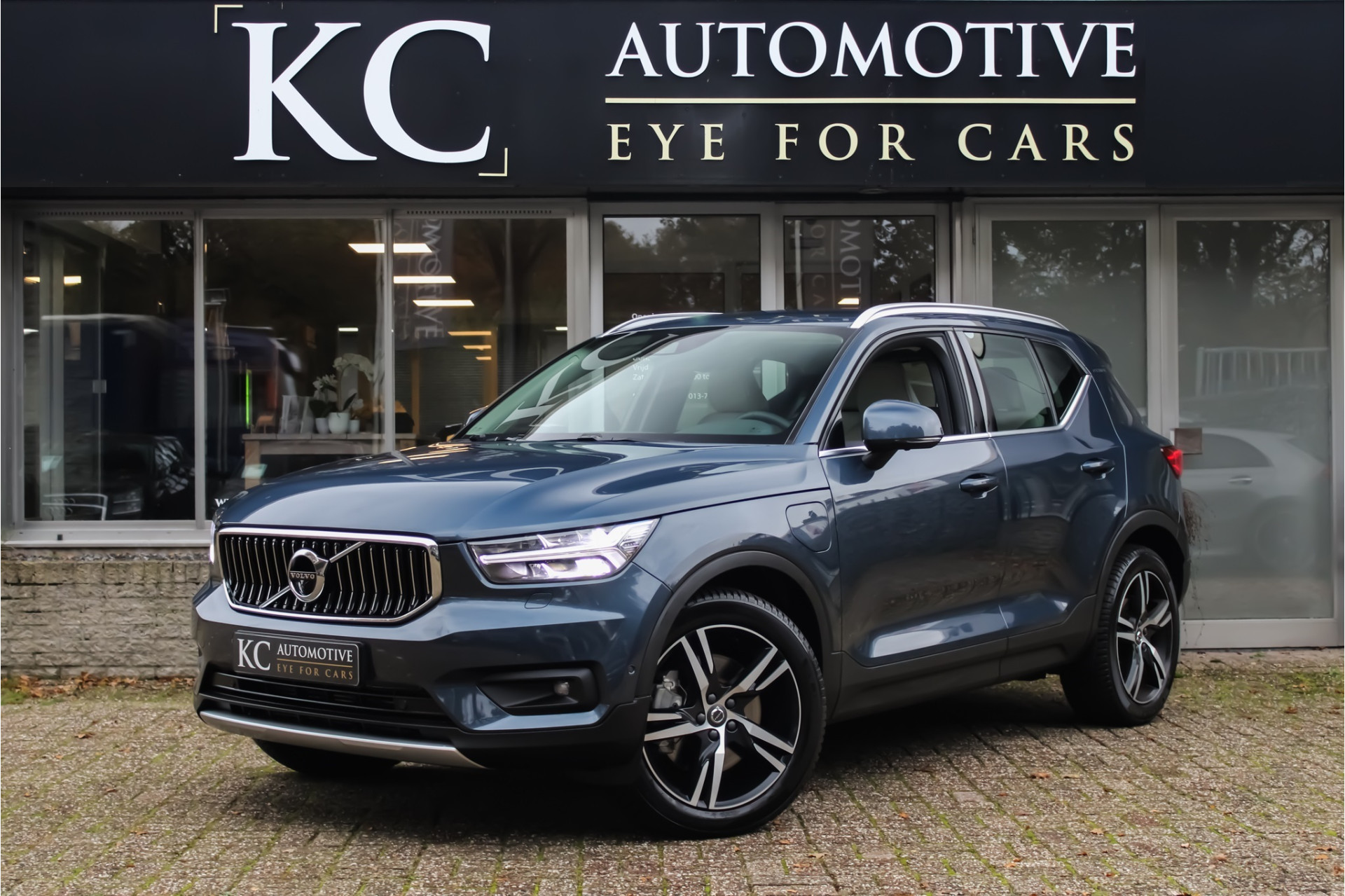 Volvo XC40 1.5 T5 Recharge R-Design | Orig. NL | 360 | H/K