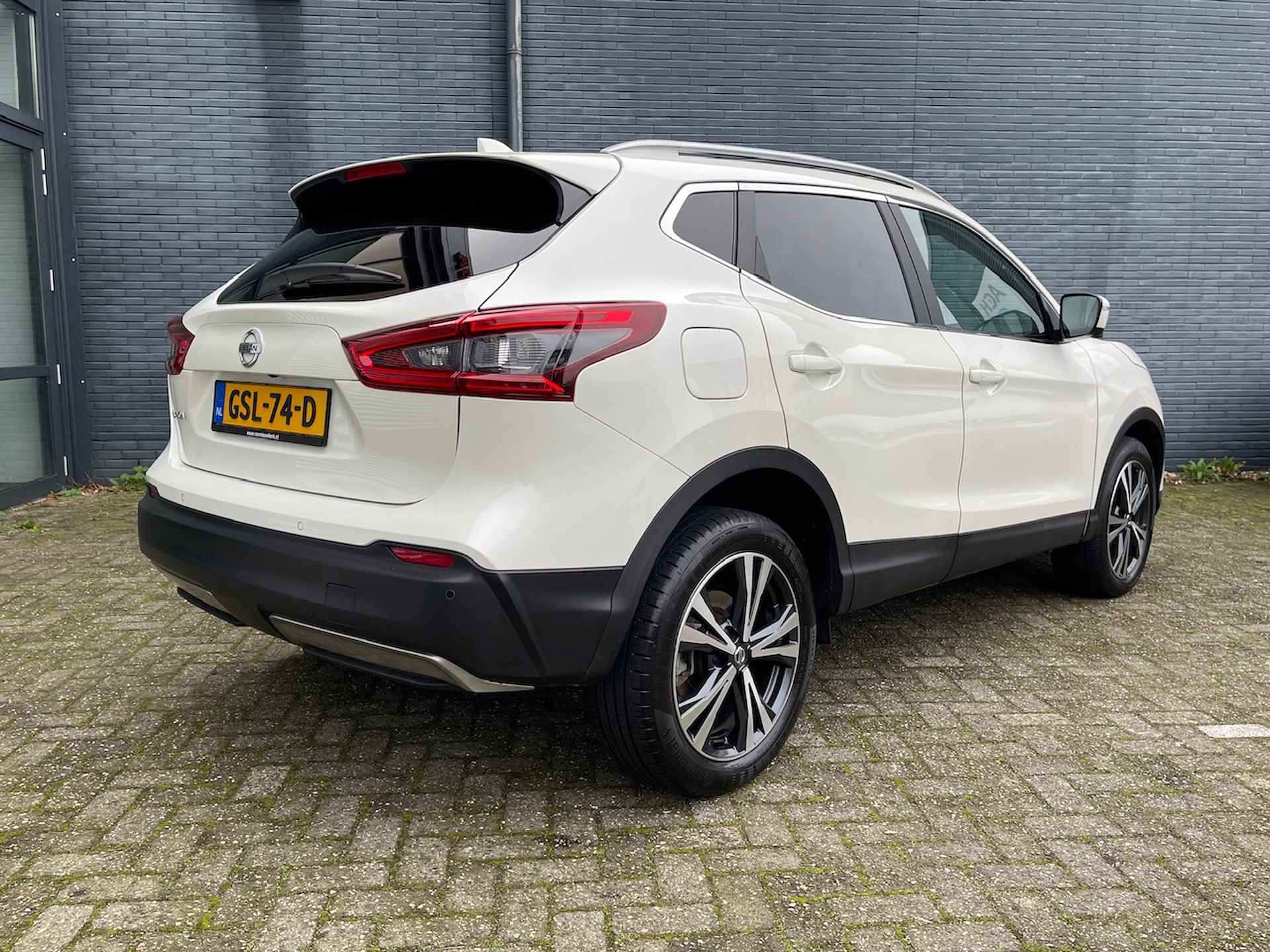 NISSAN Qashqai 1.3 DIG-T 160pk Automaat N-Connecta | Panoramisch Dak | Navigatie & Carplay | 360 Parkeer Camera | Cruisecontrol | Voorraam & Stoelverwarming | - 2/33