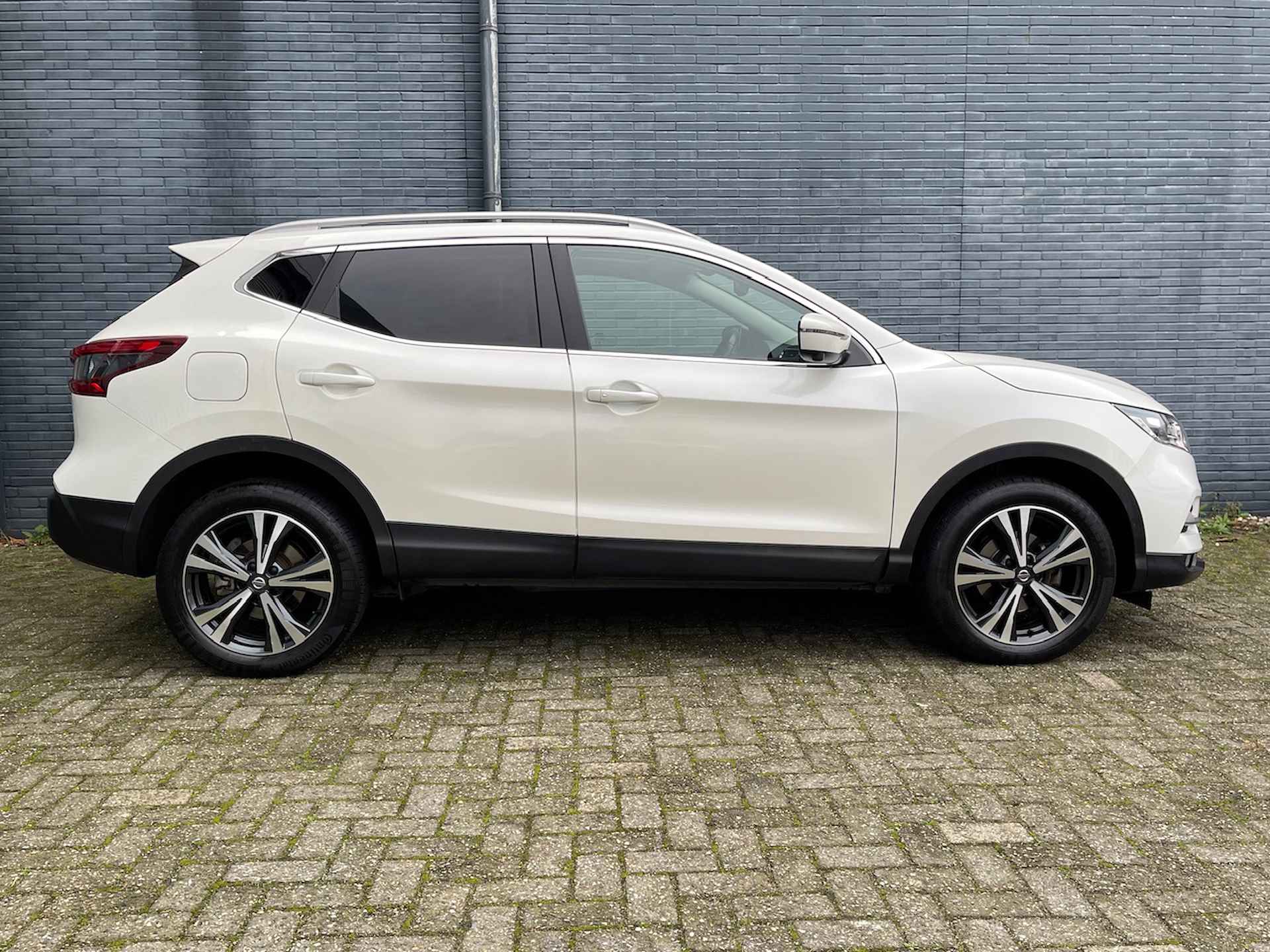 NISSAN Qashqai 1.3 DIG-T 160pk Automaat N-Connecta | Panoramisch Dak | Navigatie & Carplay | 360 Parkeer Camera | Cruisecontrol | Voorraam & Stoelverwarming | - 3/33