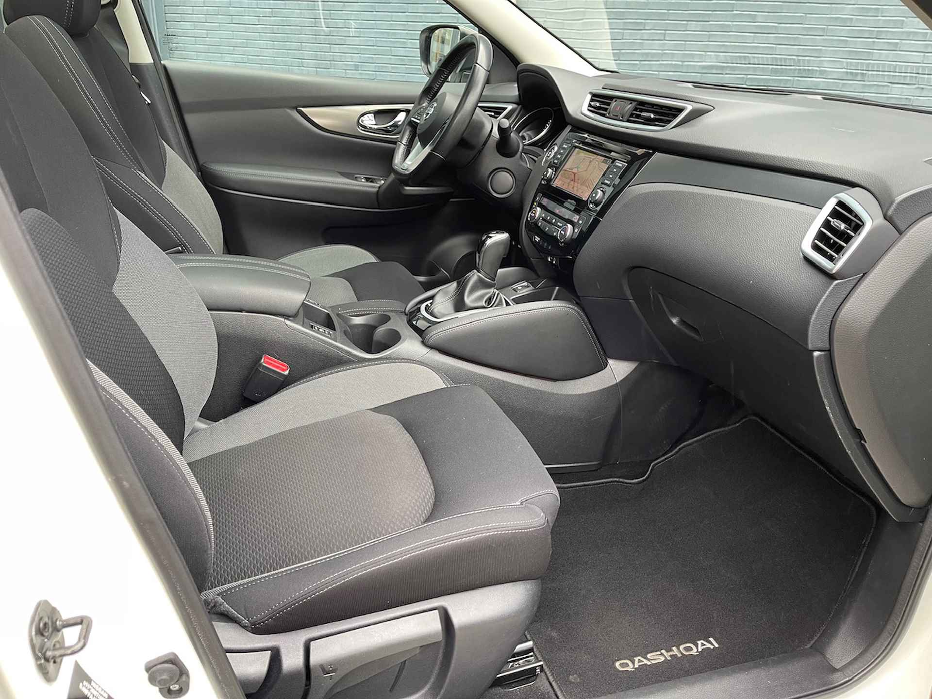 NISSAN Qashqai 1.3 DIG-T 160pk Automaat N-Connecta | Panoramisch Dak | Navigatie & Carplay | 360 Parkeer Camera | Cruisecontrol | Voorraam & Stoelverwarming | - 15/33