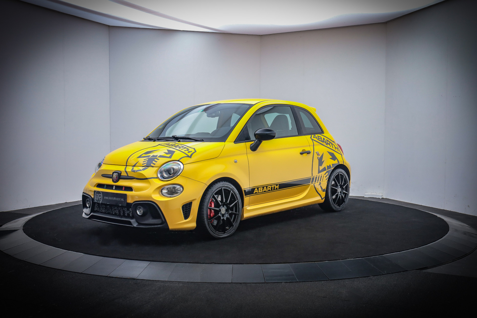 Fiat 500 1.4T 180Pk 595 ABARTH COMPETIZIONE BEATS AUDIO/XENON/SABELT STOELEN/CARPLAY/NAVI/DAB+/LMV 17''/PDC