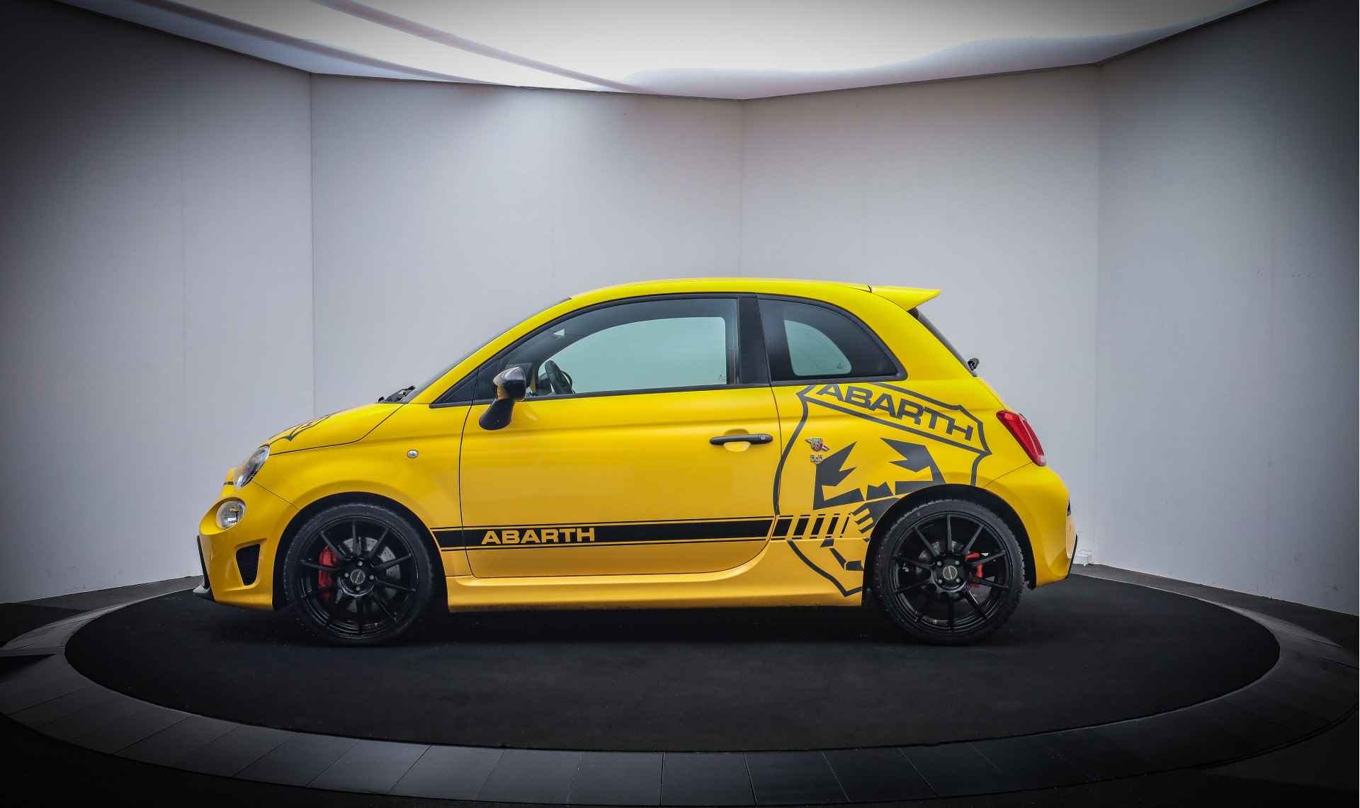 Fiat 500 1.4T 180Pk 595 ABARTH COMPETIZIONE BEATS AUDIO/XENON/SABELT STOELEN/CARPLAY/NAVI/DAB+/LMV 17''/PDC - 12/29