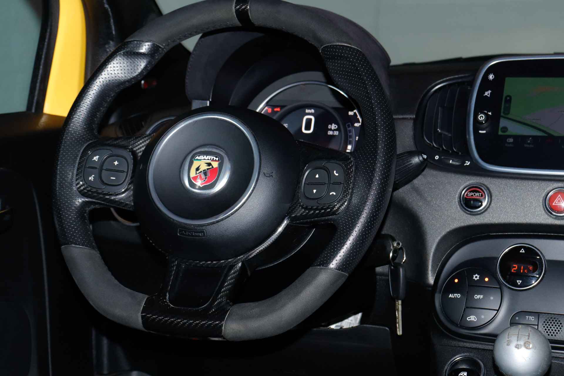 Fiat 500 1.4T 180Pk 595 ABARTH COMPETIZIONE BEATS AUDIO/XENON/SABELT STOELEN/CARPLAY/NAVI/DAB+/LMV 17''/PDC - 19/29