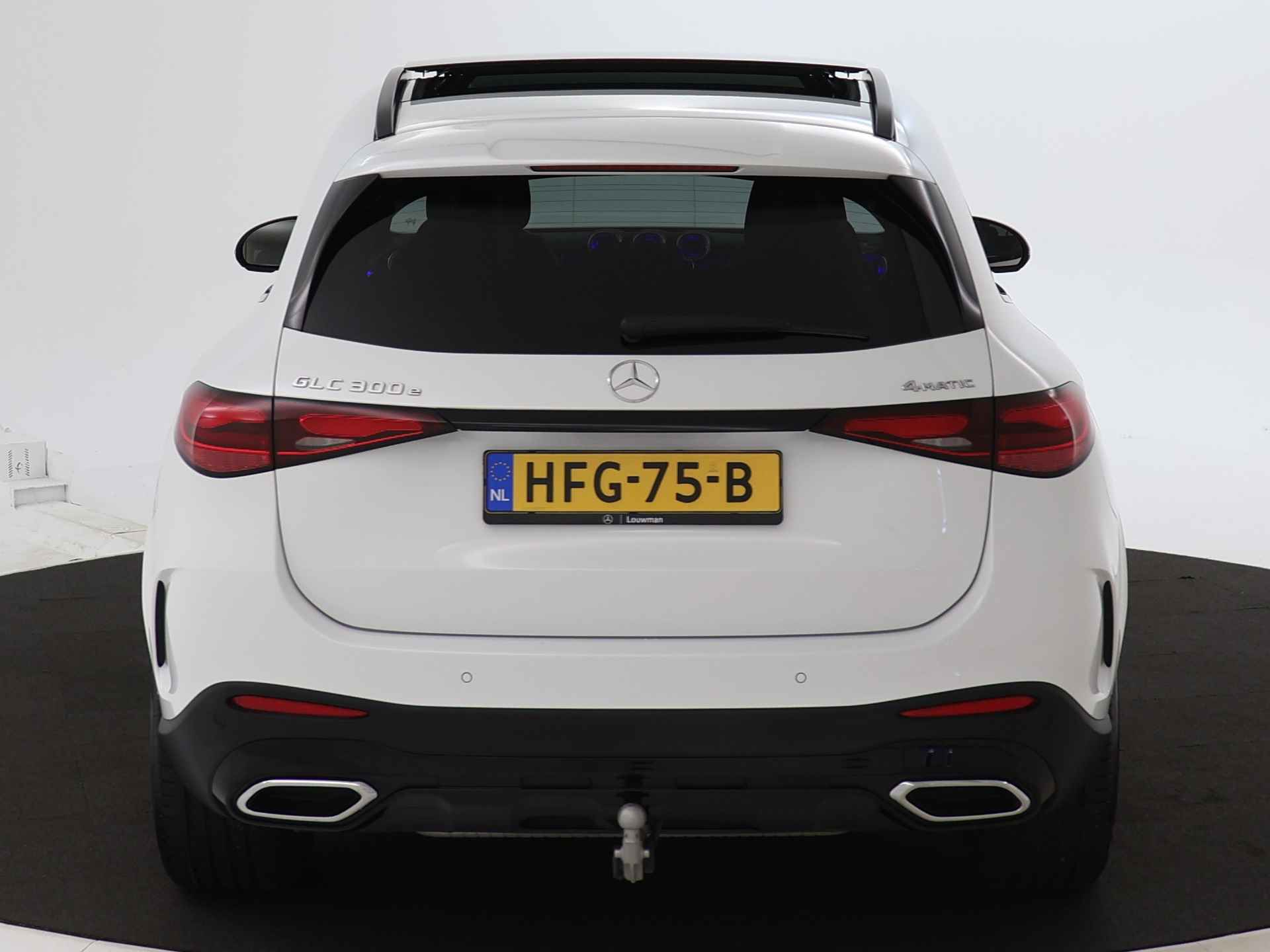 Mercedes-Benz GLC 300 e 4-Matic AMG Nightpakket | Trekhaak | Panoramadak | Keyless Go | Memory | Dode Hoek Ass | Sfeerverlichting | Inclusief 24 maanden MB Certified garantie voor Europa. - 31/51