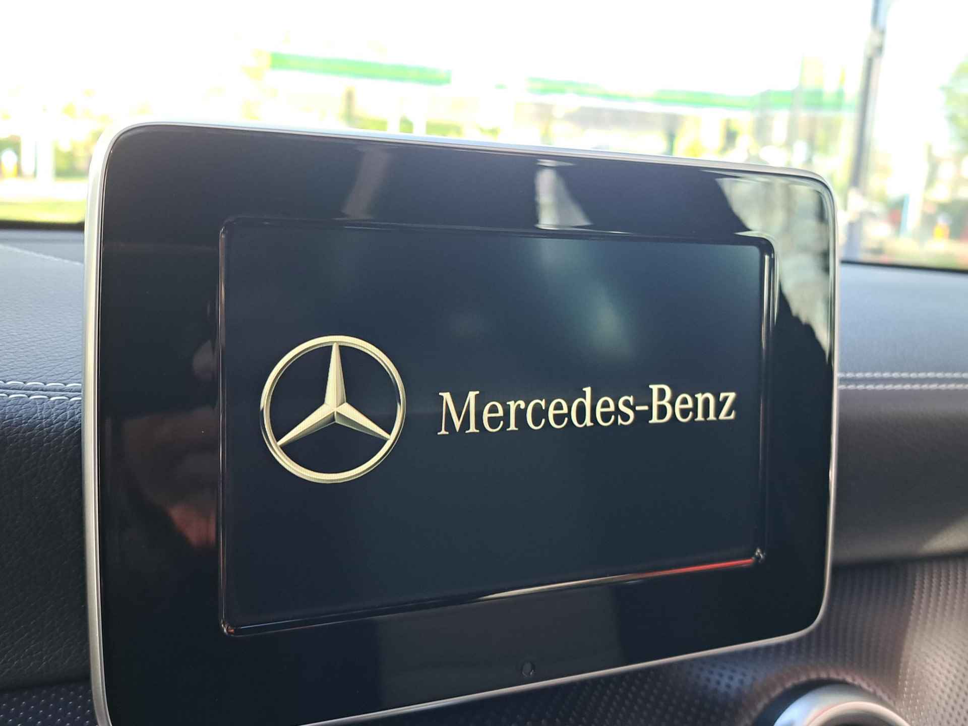 Mercedes-Benz A-klasse 180 AMG Night Edition Plus AUTOMAAT | Panodak | Airco | | Navi | PDC | LM velgen | Cruise Control - 17/27