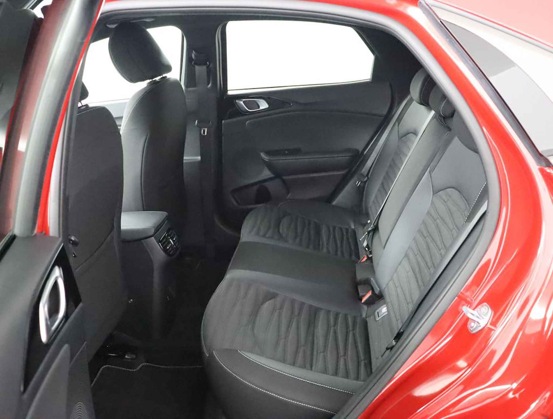 Kia Xceed 1.0 T-GDi GT-Line First Edition - Elektrisch glazen schuif-/kanteldak - Apple Carplay/Android Auto - Fabrieksgarantie tot 03-2030 - 30/74
