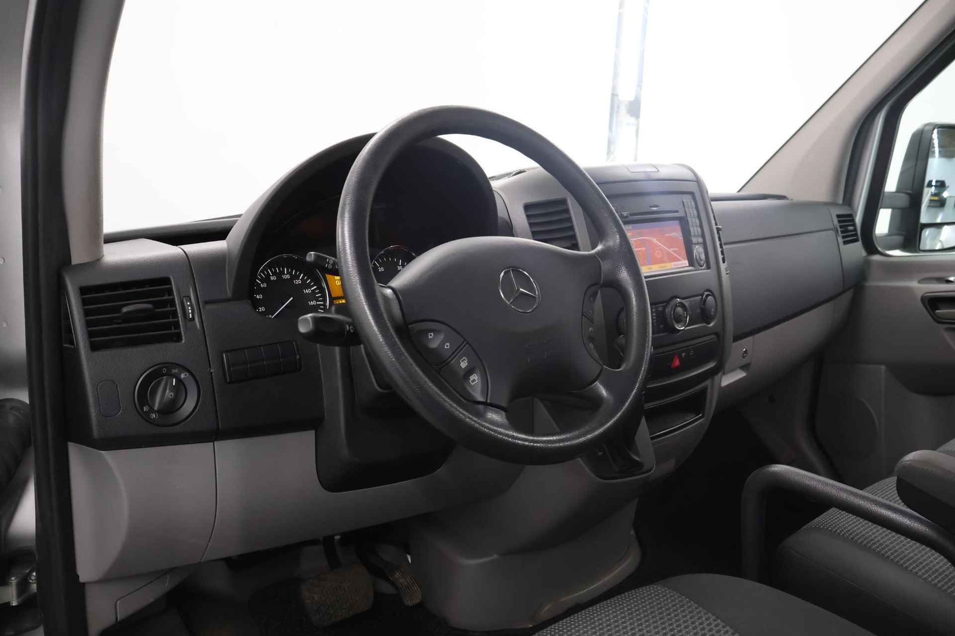 Mercedes-Benz Sprinter 519 3.0 CDI | Aut. | Open Laadbak | V6 | 3-zits | Open laadbak | Cruise Control | V6 | 101.585 KM | - 9/30