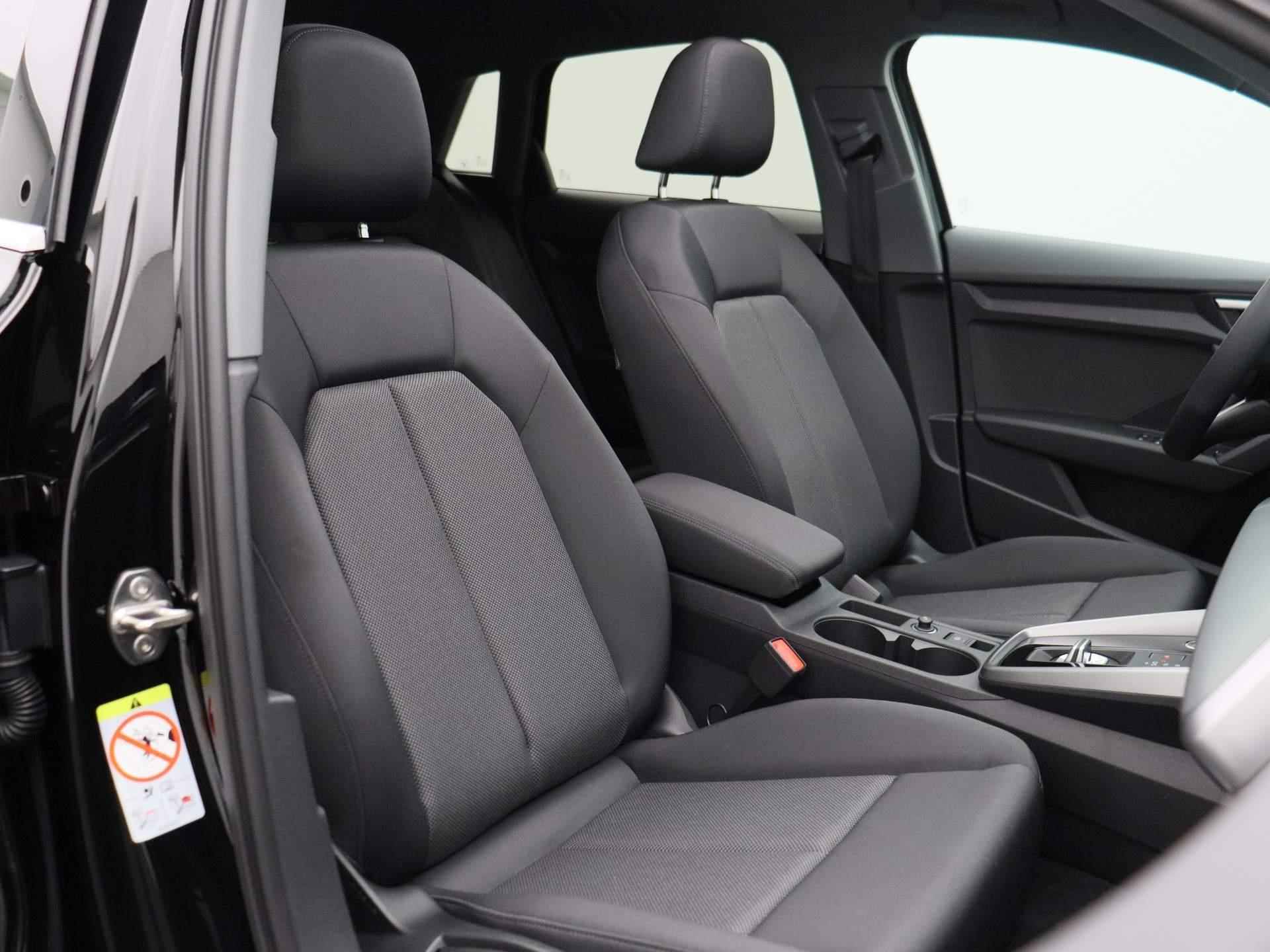 Audi A3 Sportback 40 TFSI e Advanced edition 204 PK | Automaat | Navigatie | Camera | Panoramadak | Cruise Control | Climate Control | Parkeersensoren | Virtual Cockpit | LED | Lichtmetalen velgen | Privacy glass | - 41/46
